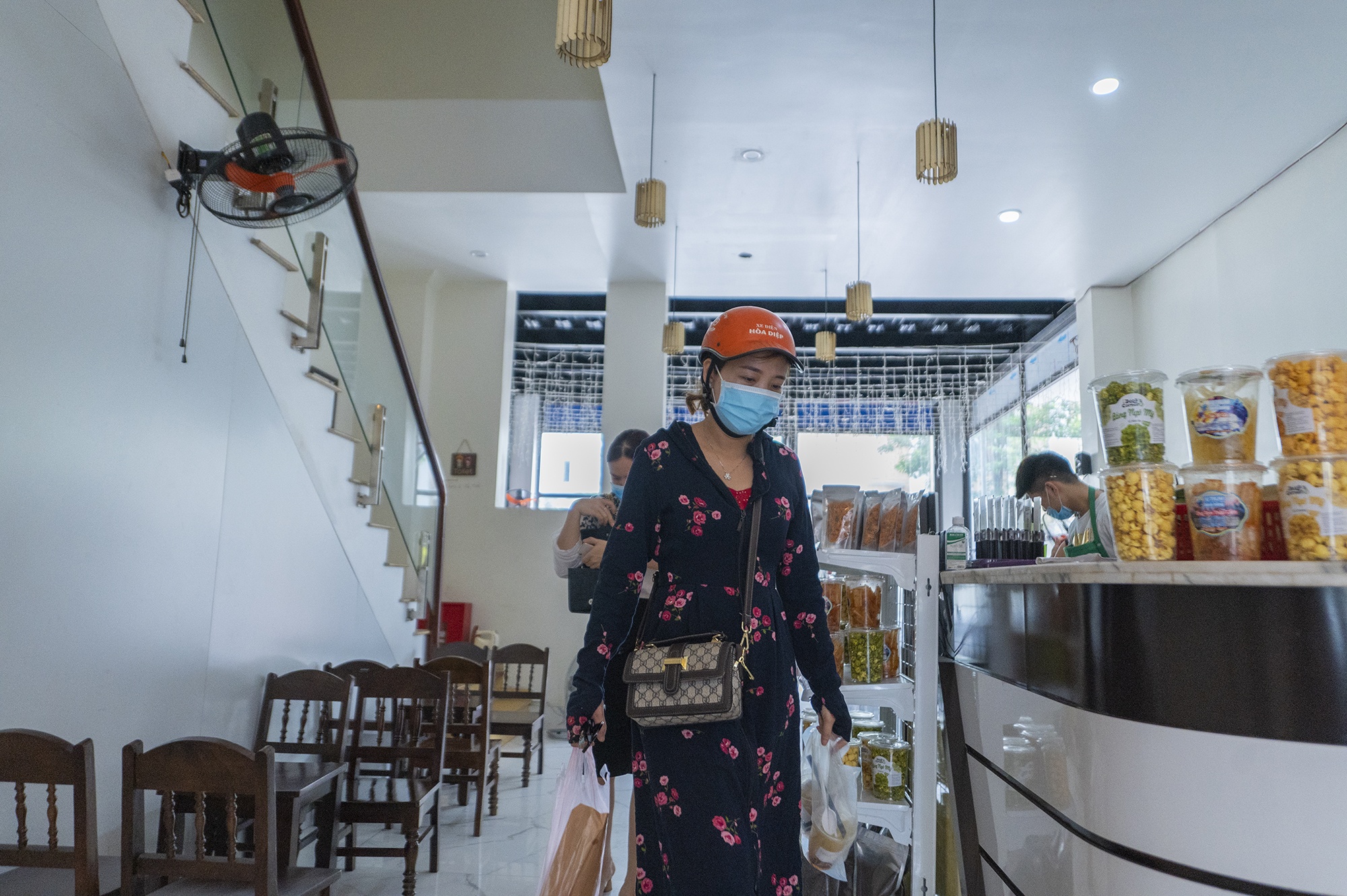 Nha hang dong cua de chong dich Covid-19 anh 13