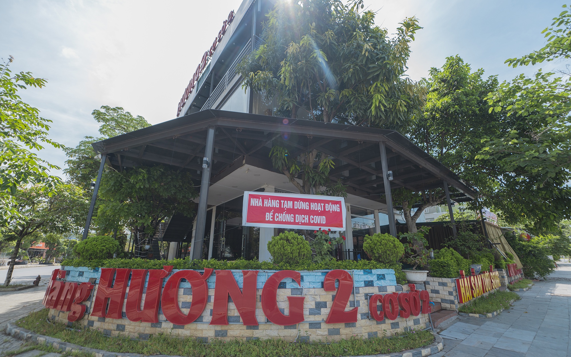 Nha hang dong cua de chong dich Covid-19 anh 1