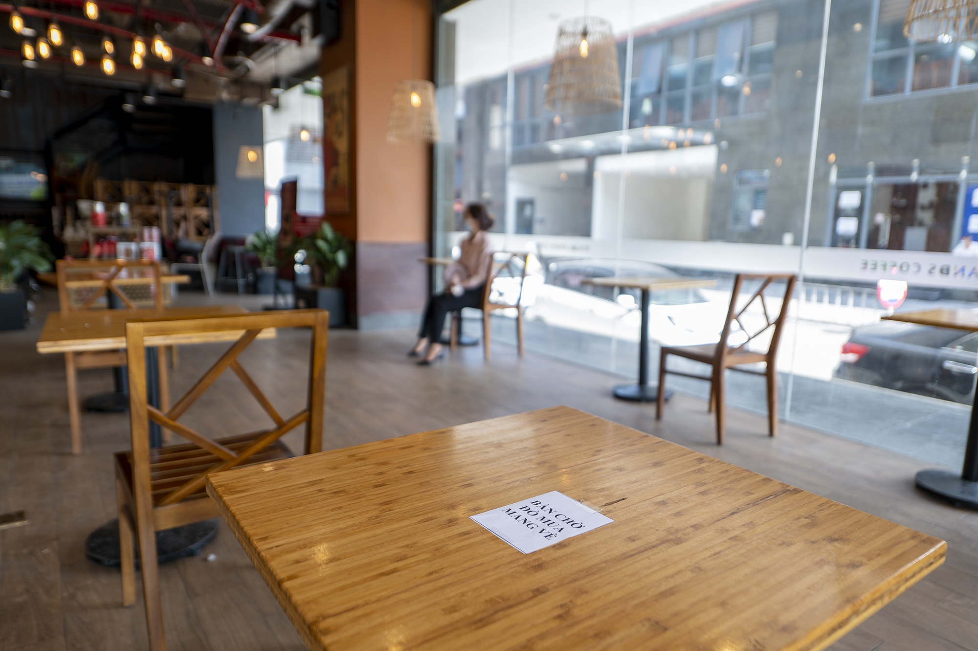 Nha hang dong cua de chong dich Covid-19 anh 12