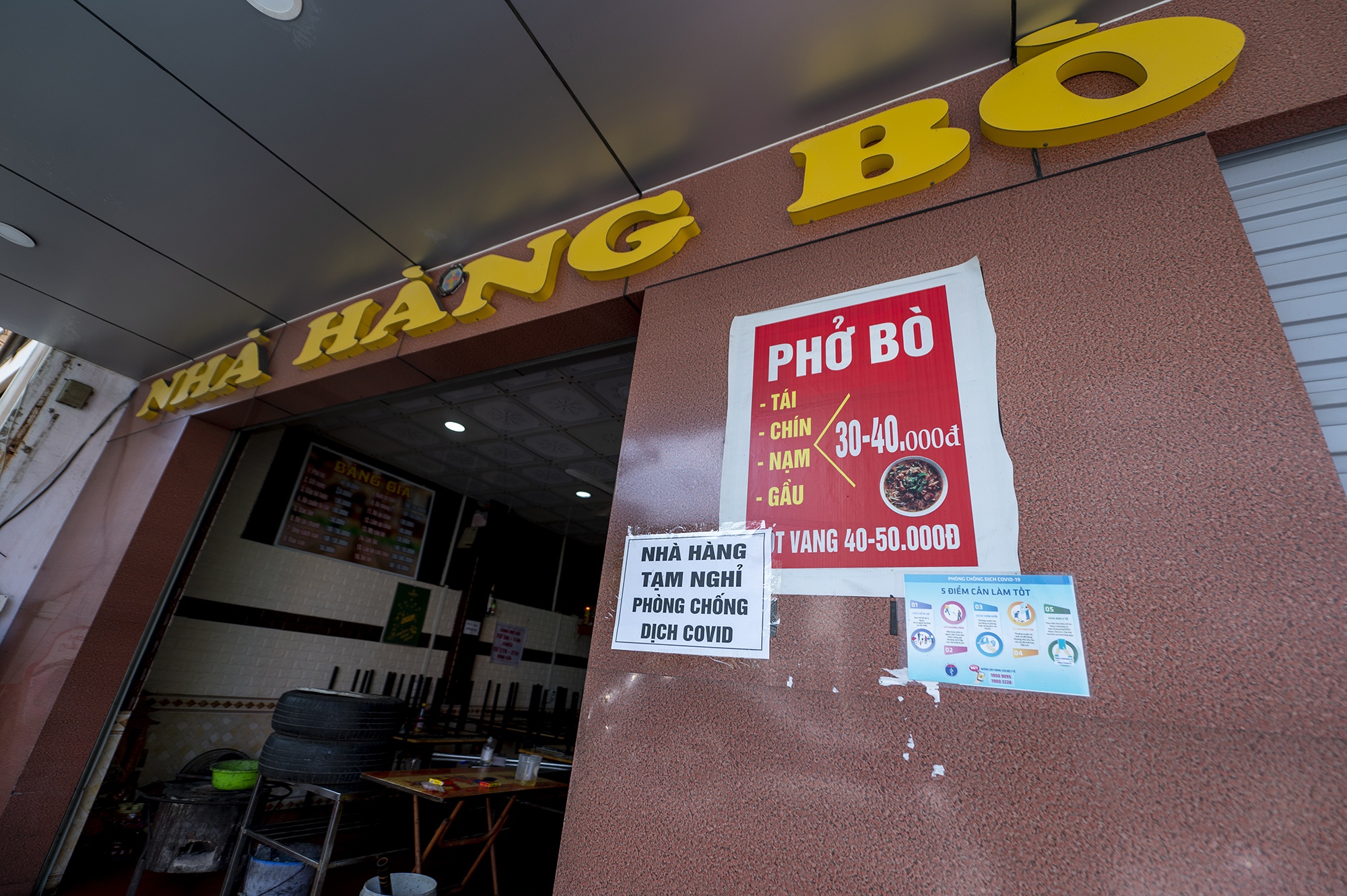Nha hang dong cua de chong dich Covid-19 anh 10