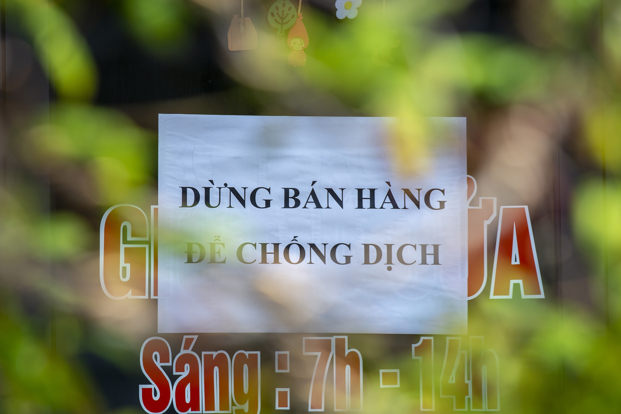 Nha hang dong cua de chong dich Covid-19 anh 3