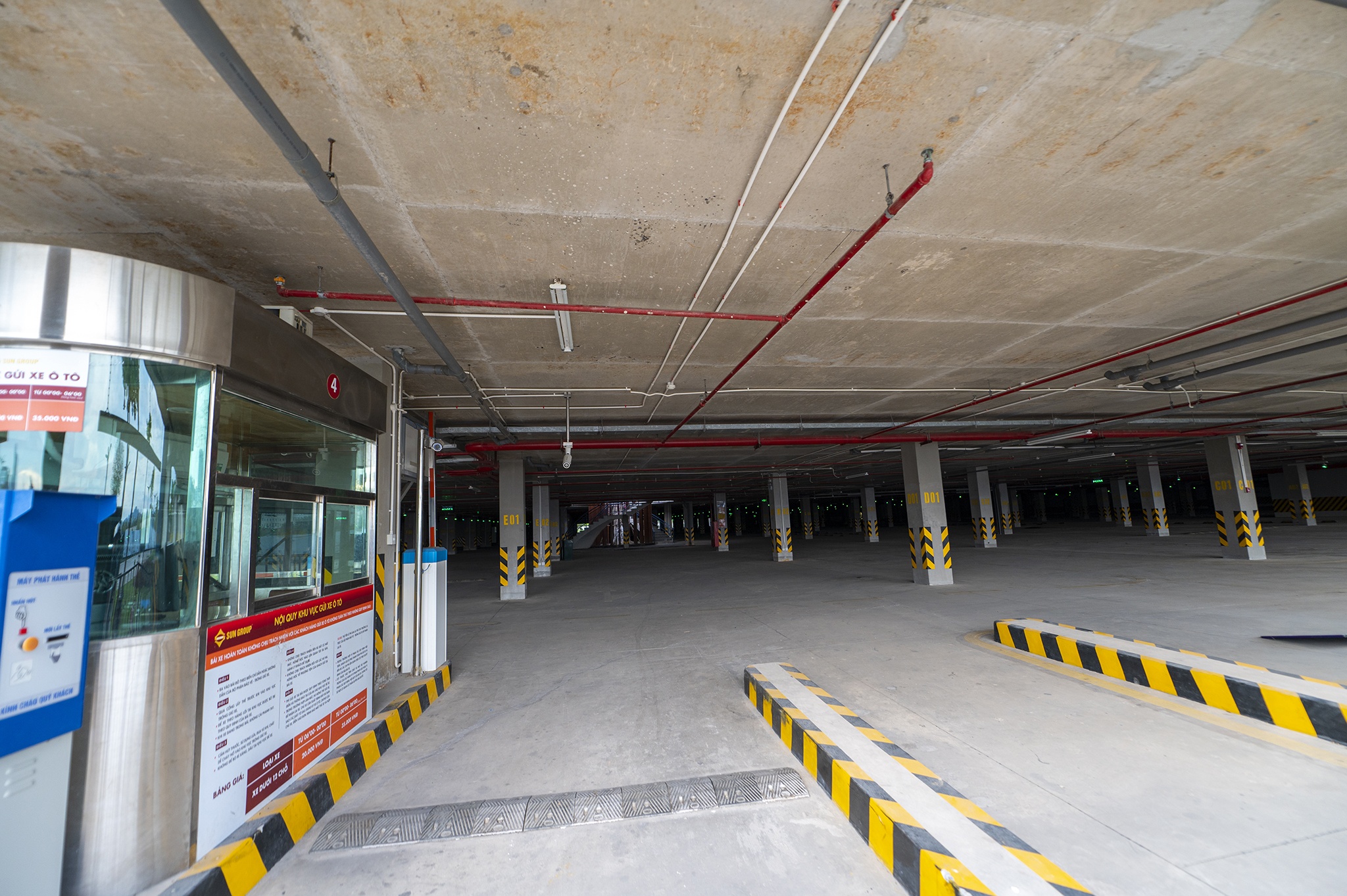 Oto,  xe may xep hang chan loi nguoi dan di ra bien anh 3