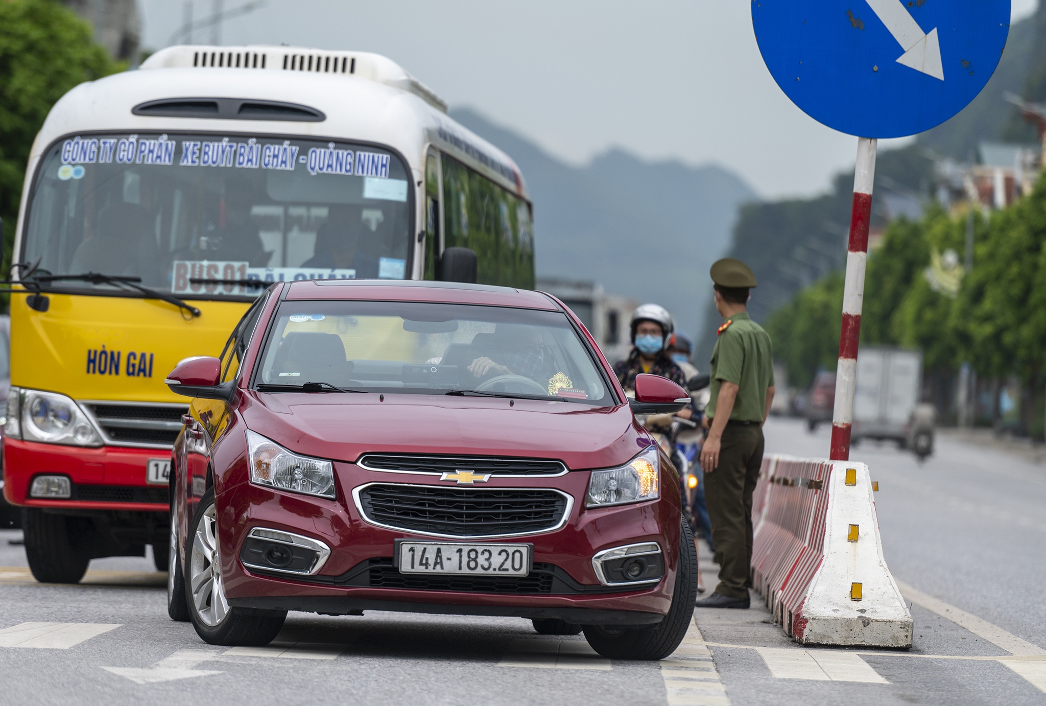 Nguoi tu TP Cam Pha di noi khac phai lam xet nghiem Covid-19 anh 11