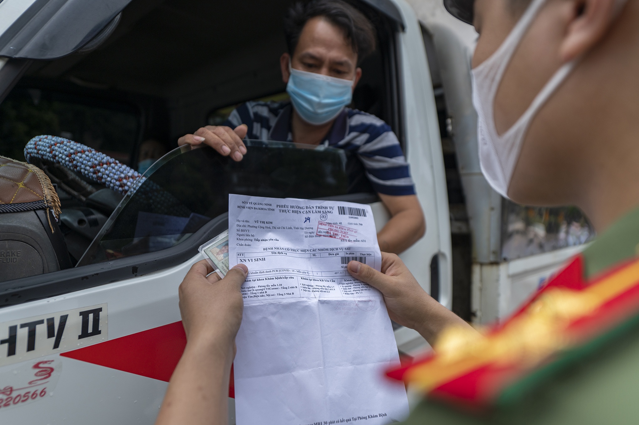 Nguoi tu TP Cam Pha di noi khac phai lam xet nghiem Covid-19 anh 10