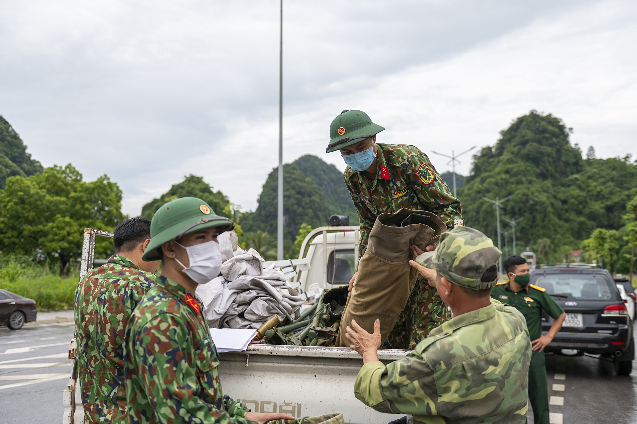 Nguoi tu TP Cam Pha di noi khac phai lam xet nghiem Covid-19 anh 1