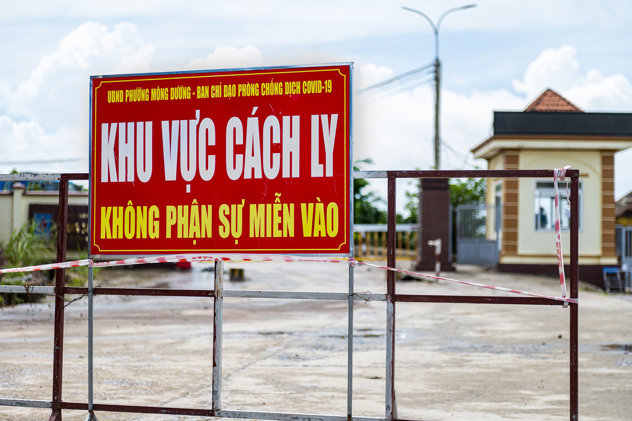Phong toa benh vien va noi lam viec cua 2 ca mac Covid-19 o Quang Ninh hinh anh
