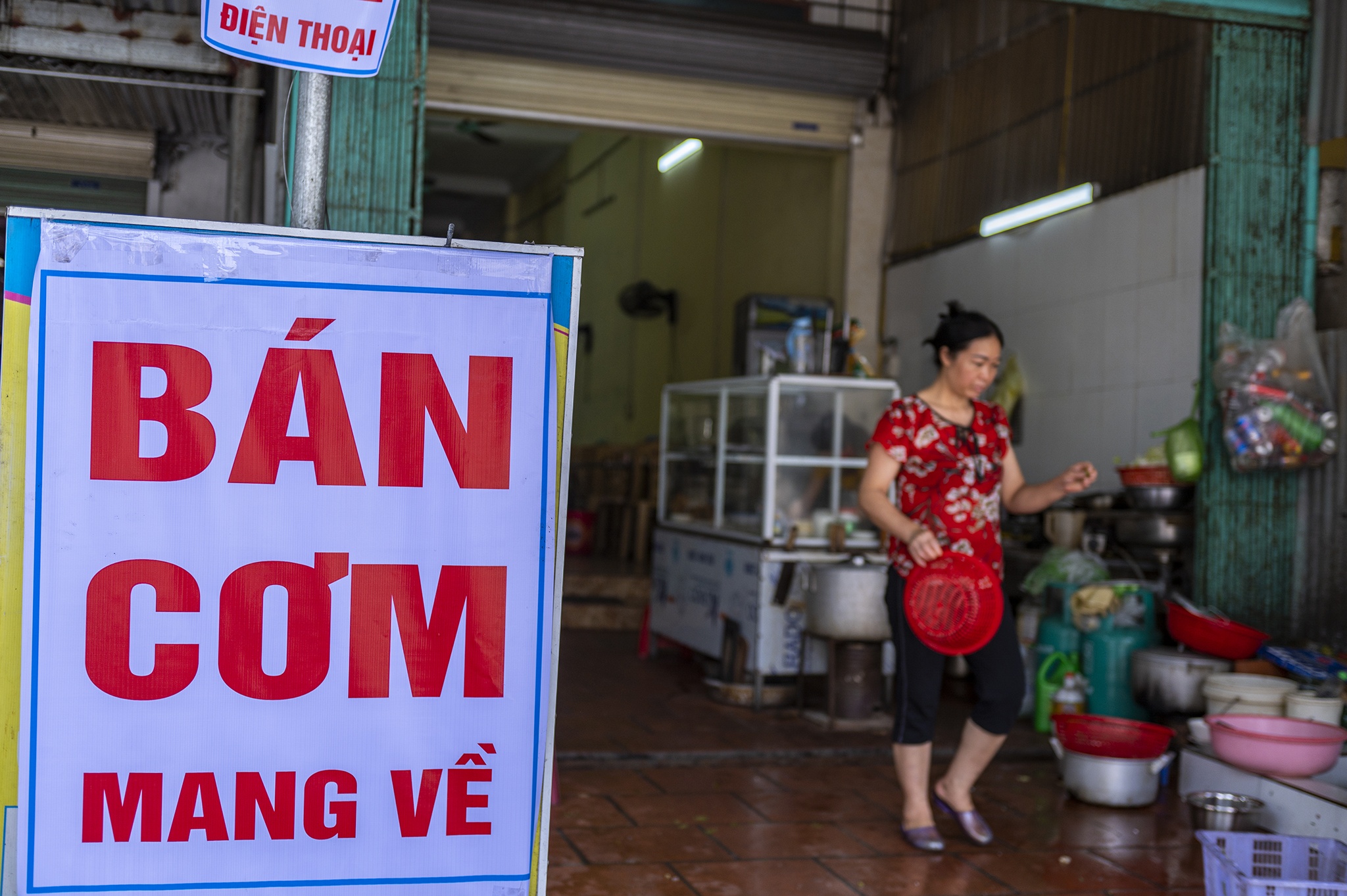 Phong toa benh vien va noi lam viec cua 2 ca mac Covid-19 anh 6