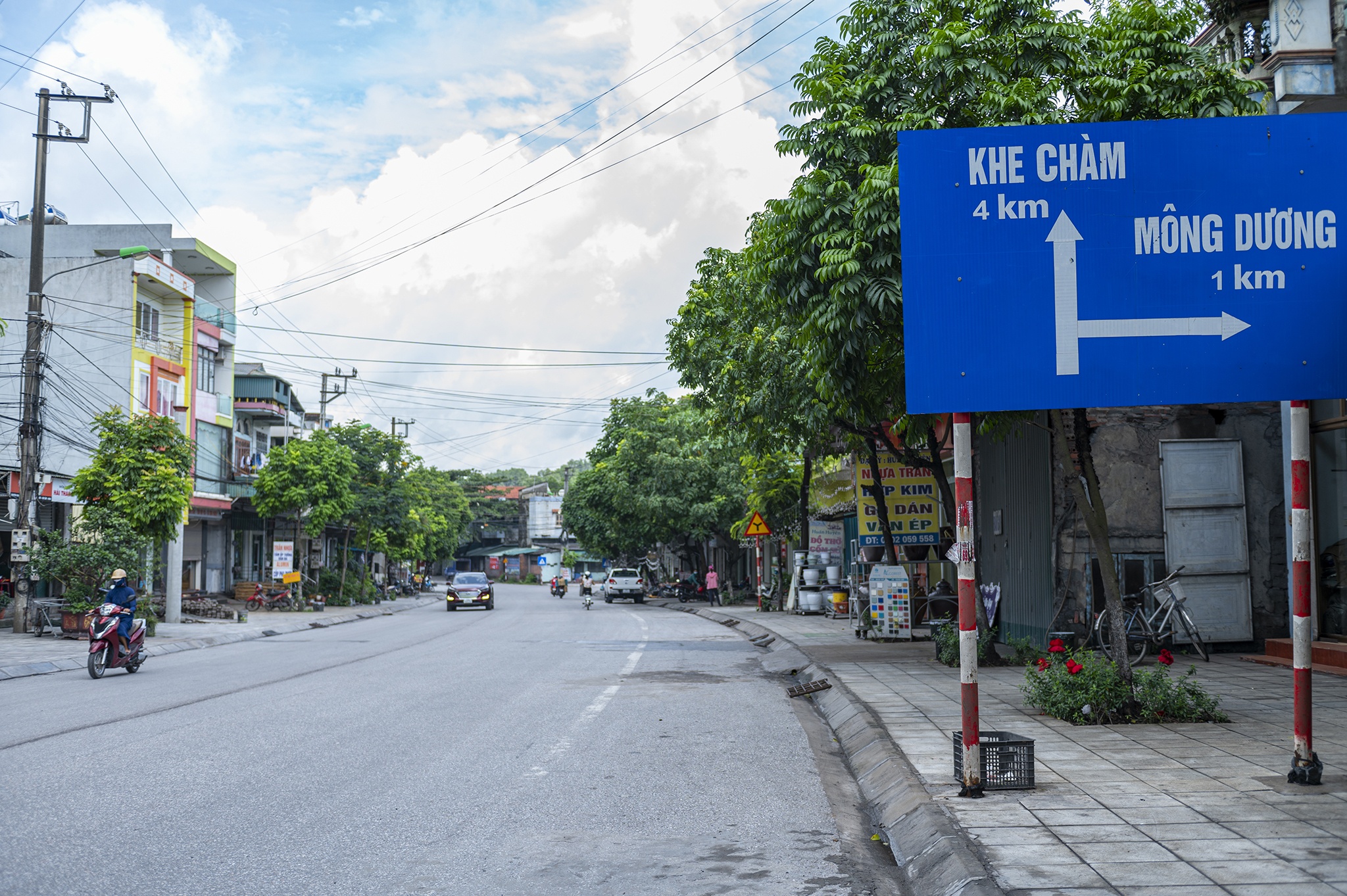 Phong toa benh vien va noi lam viec cua 2 ca mac Covid-19 anh 1