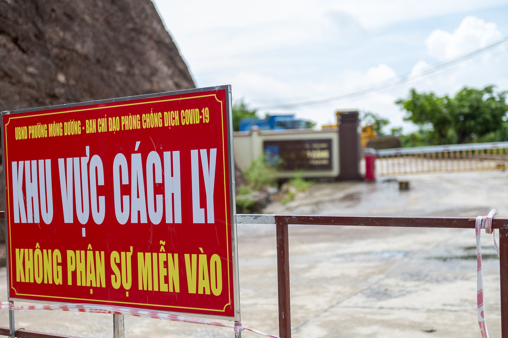 Phong toa benh vien va noi lam viec cua 2 ca mac Covid-19 anh 2