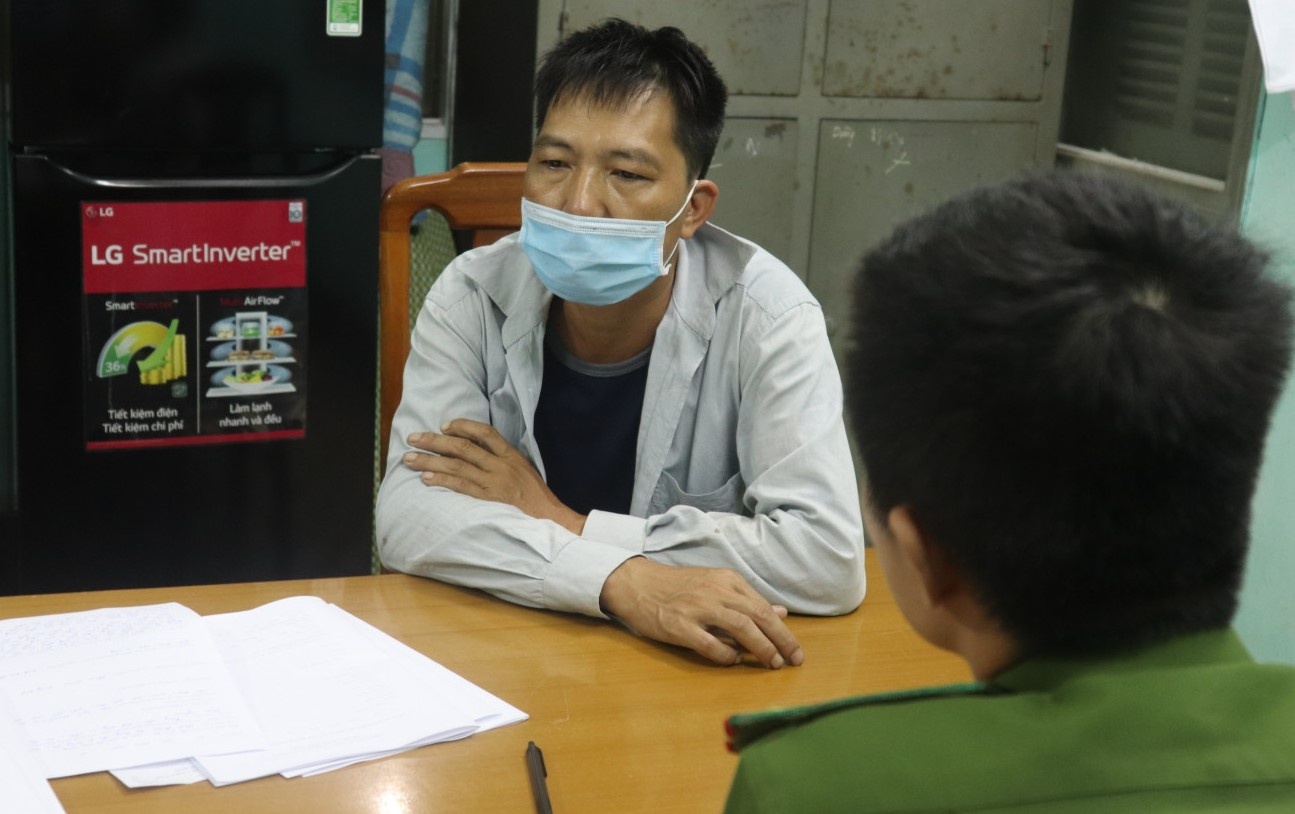 Mua giay xet nghiem Covid-19 gia de qua chot kiem dich hinh anh