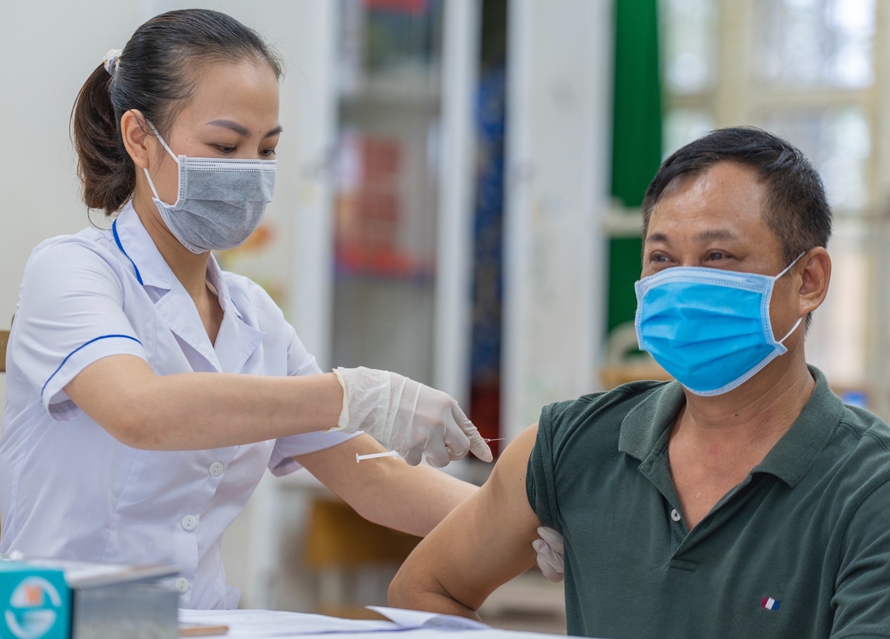 Hon 6.000 nguoi o Ha Long duoc tiem vaccine Sinopharm hinh anh