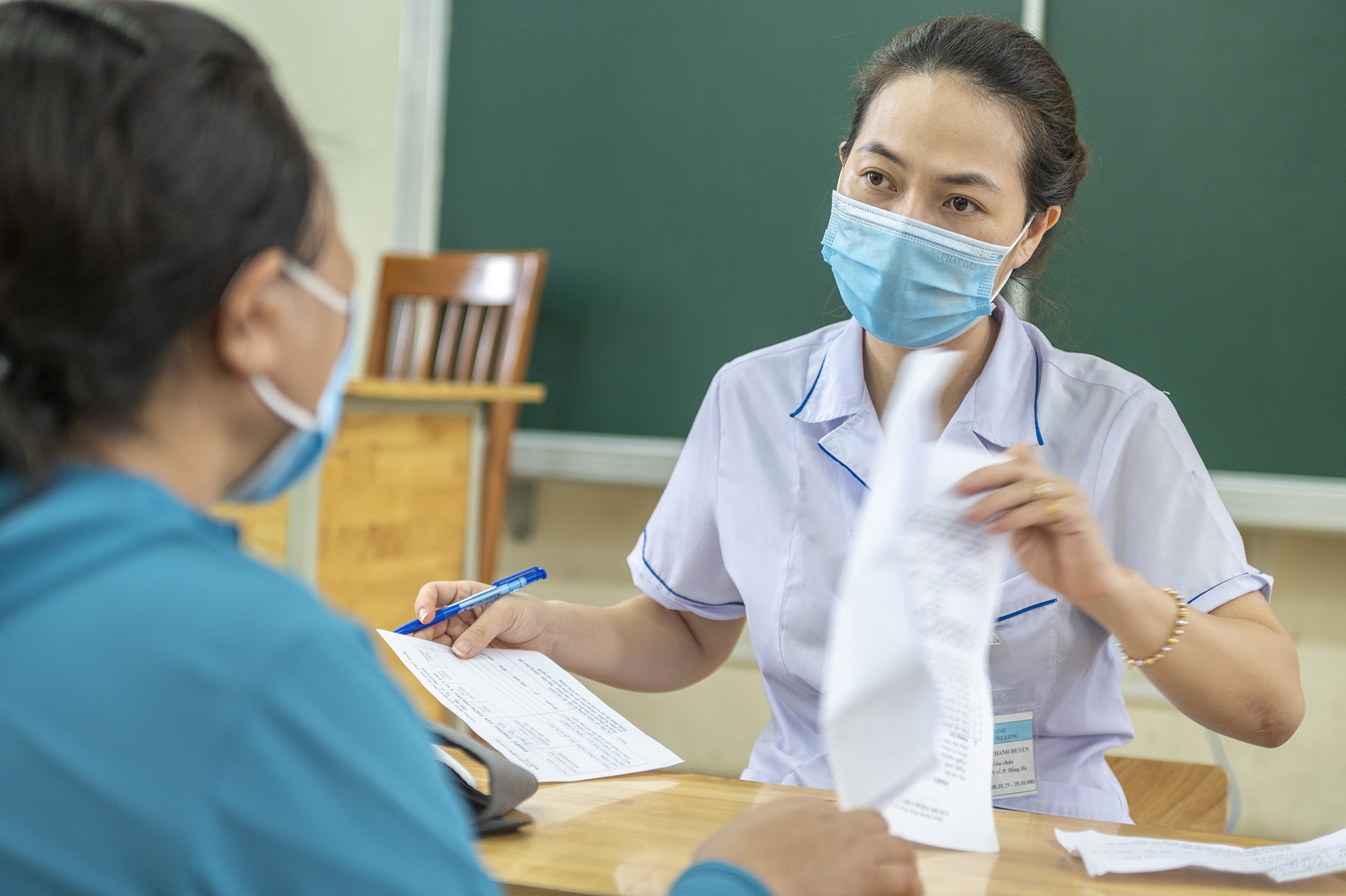 Hon 6000 nguoi duoc tiem vaccine Sinopharm anh 3