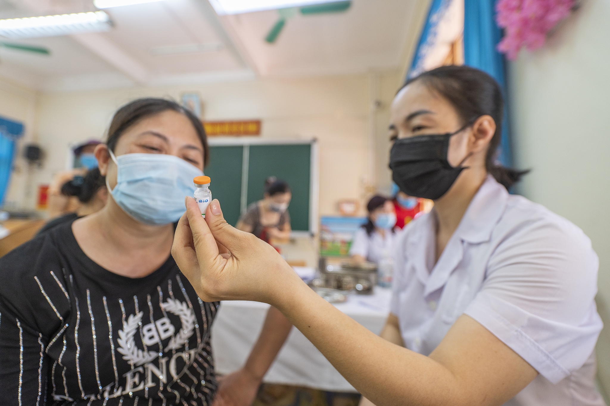 Hon 6000 nguoi duoc tiem vaccine Sinopharm anh 8