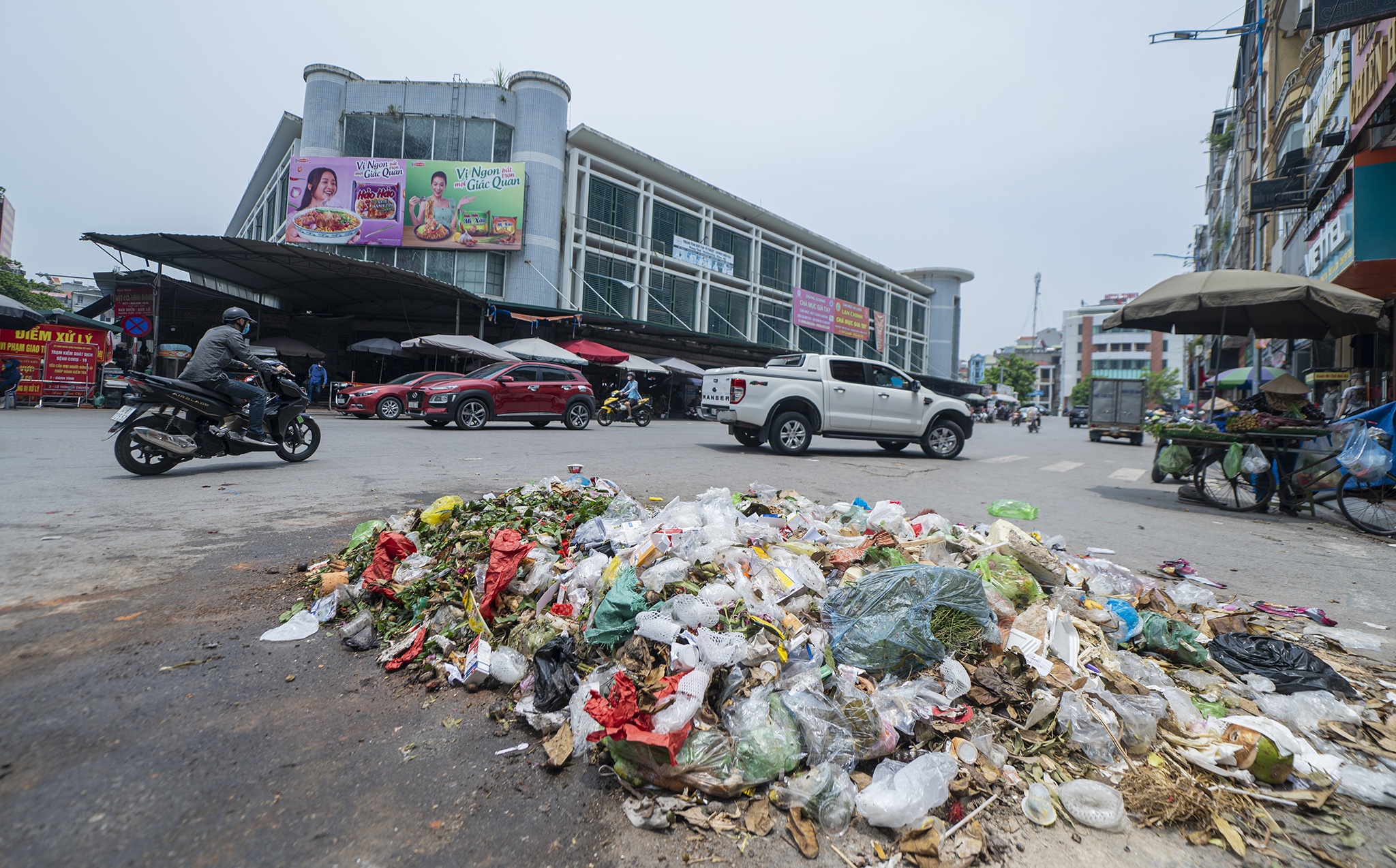 Rac thai bua vay nhieu tuyen pho o Ha Long anh 9