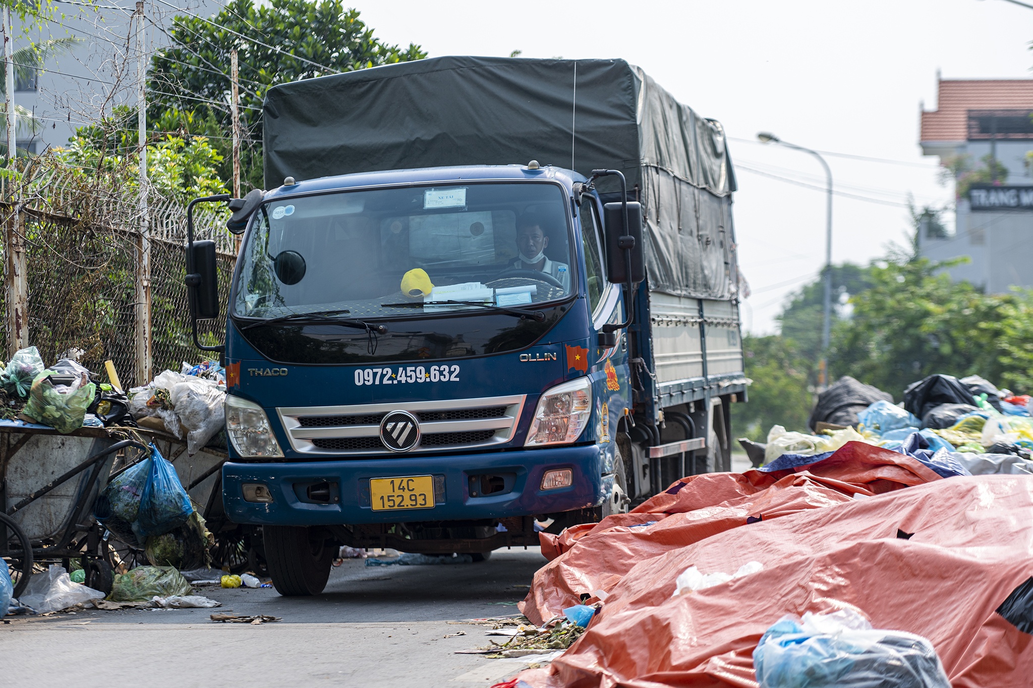 Rac thai bua vay nhieu tuyen pho o Ha Long anh 16