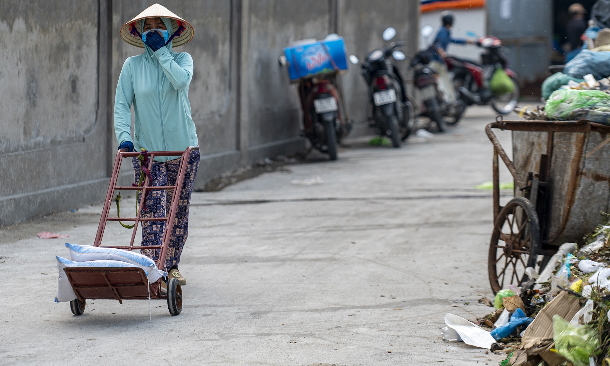 Rac thai bua vay nhieu tuyen pho o Ha Long anh 12