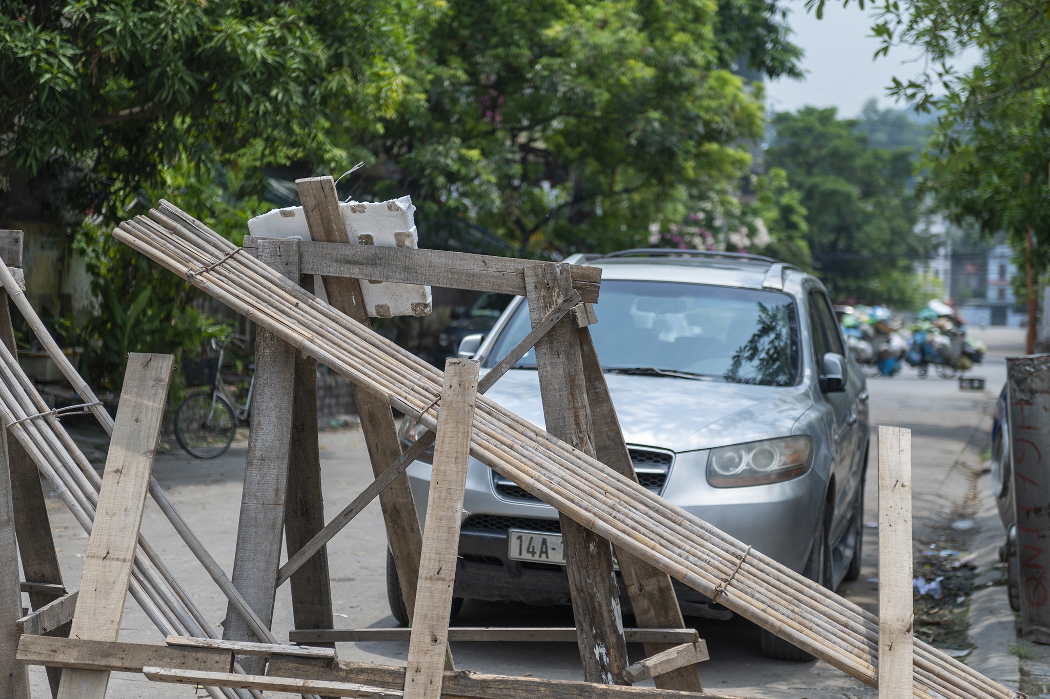 Rac thai bua vay nhieu tuyen pho o Ha Long anh 5