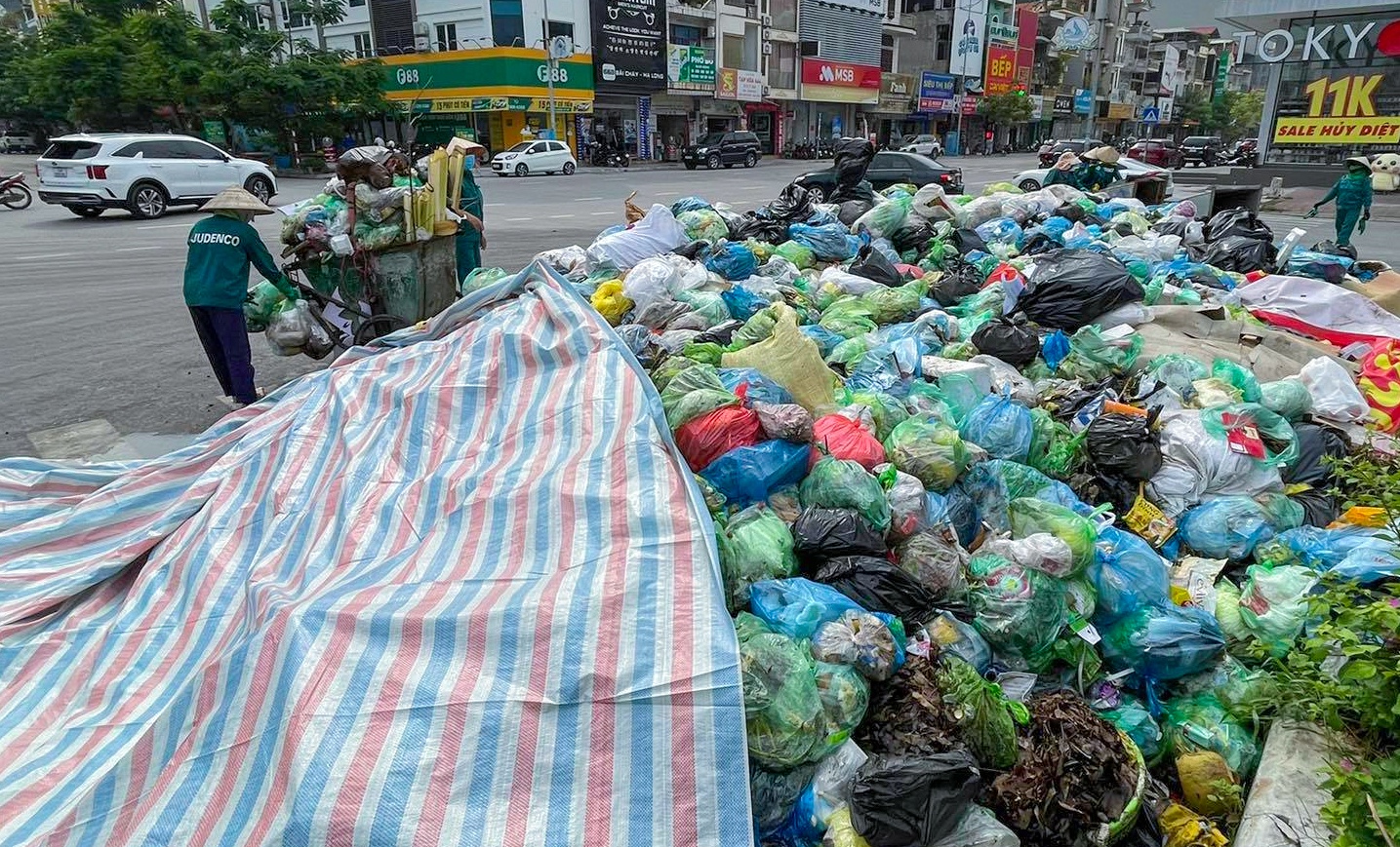 Rac thai chat dong o Ha Long hinh anh