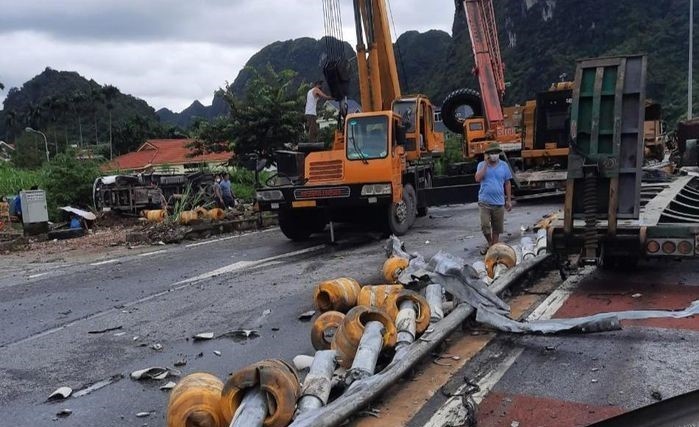 Xe dau keo gay tai nan lien hoan khi do doc hinh anh