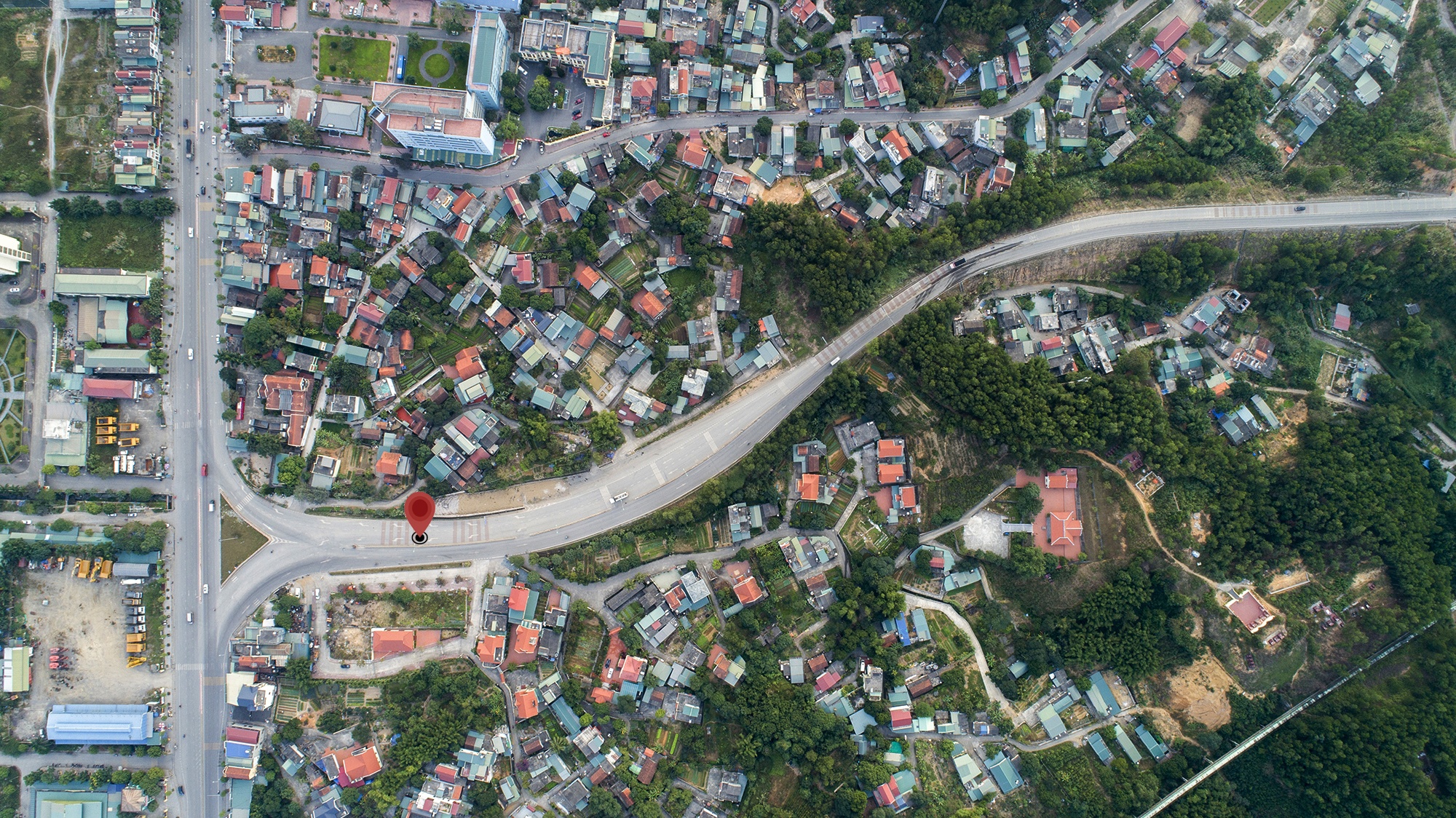 Xe dau keo gay tai nan lien hoan khi xuong doc anh 3