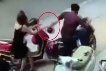 Cuop 2 iPhone tri gia gan 50 trieu tu tay shipper hinh anh