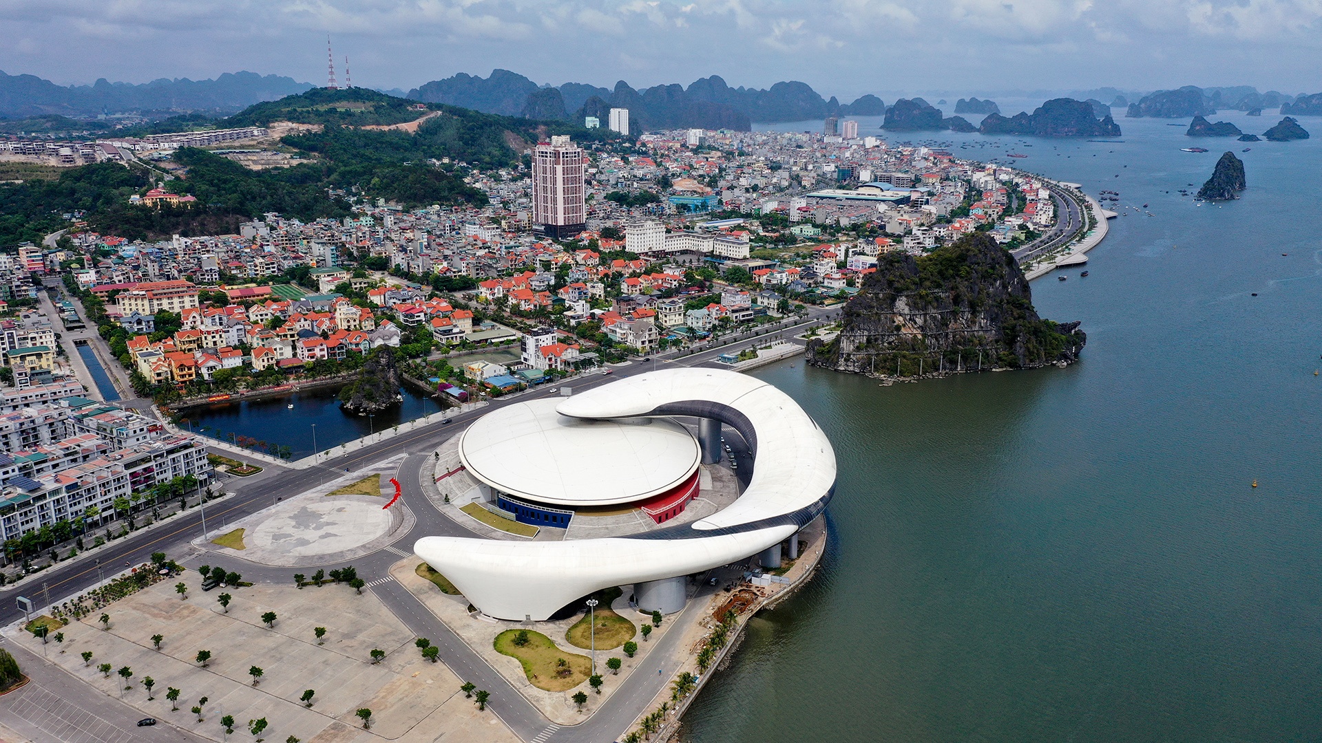 Quang Ninh bao ve kinh te noi tinh truoc lan song dich Covid-19 hinh anh