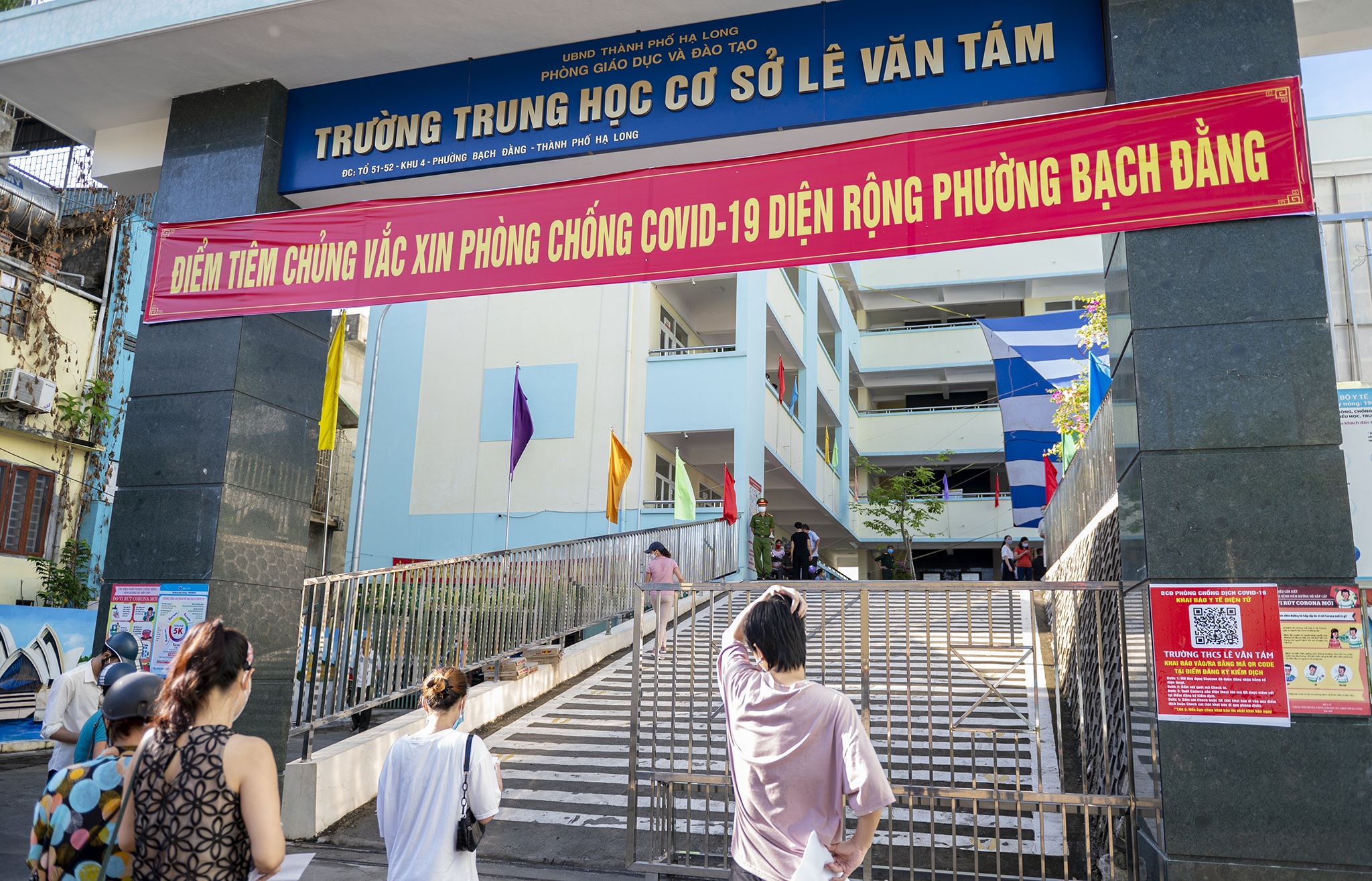 Nguoi dan cam co cho tiem vaccine ngua Covid-19 anh 3