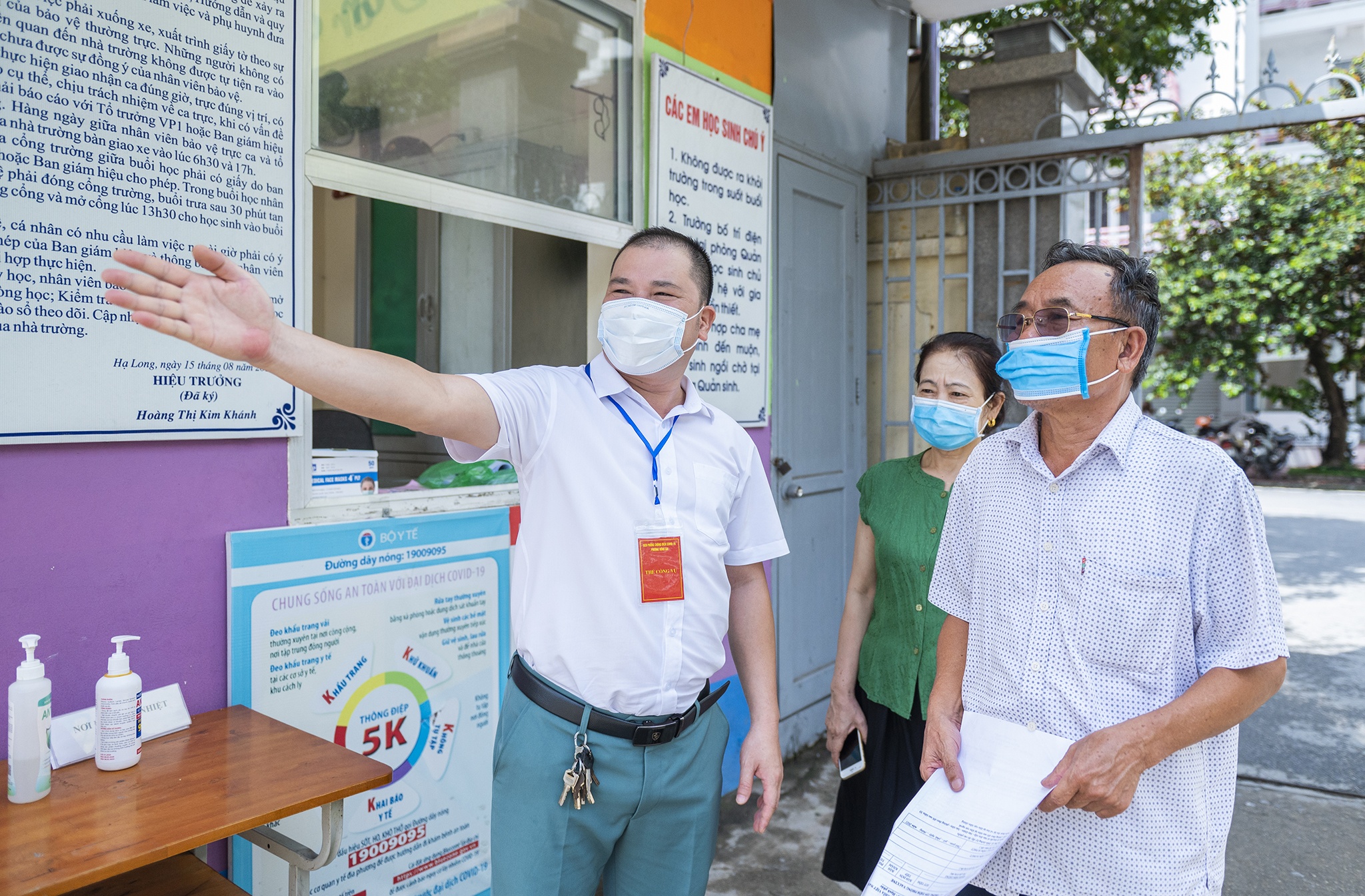 Nguoi dan cam co cho tiem vaccine ngua Covid-19 anh 9