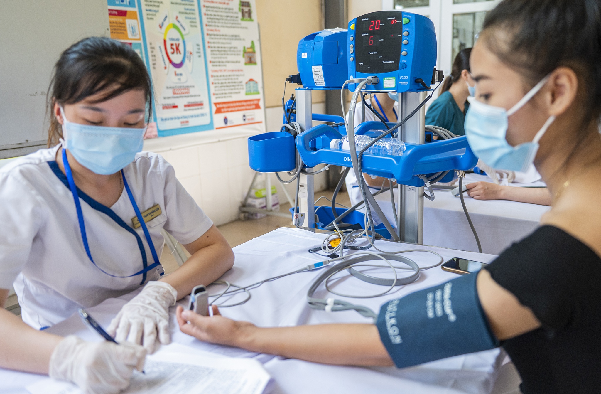 Nguoi dan cam co cho tiem vaccine ngua Covid-19 anh 10