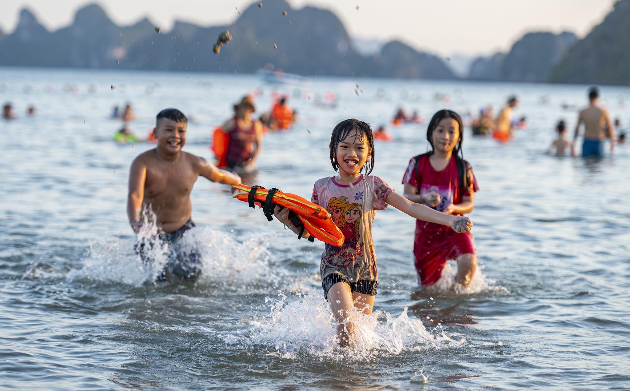 Bai bien Ha Long dong nghit nguoi anh 4