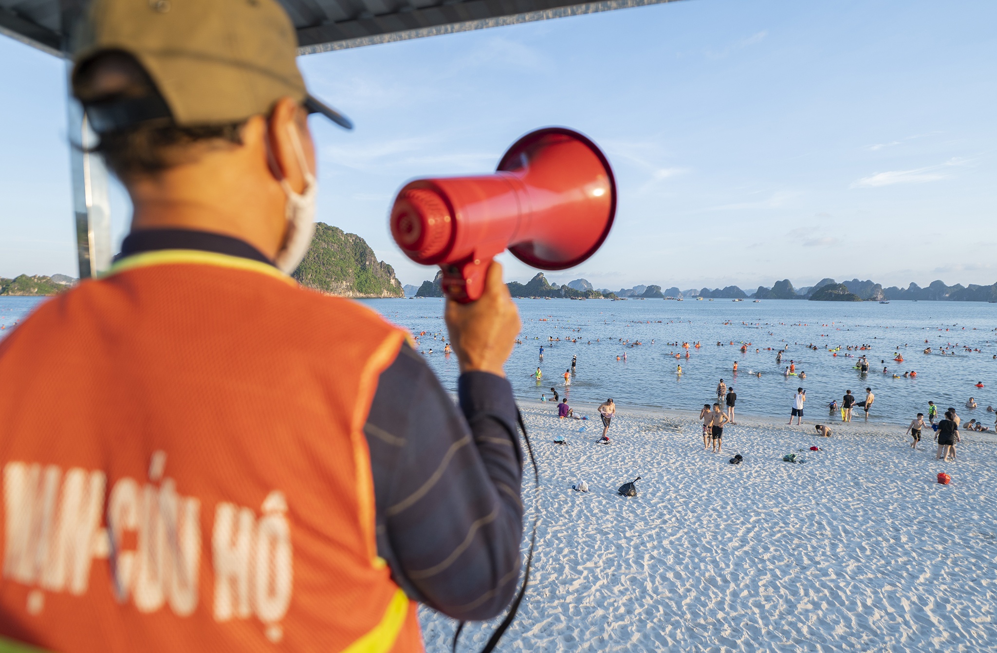Bai bien Ha Long dong nghit nguoi anh 8