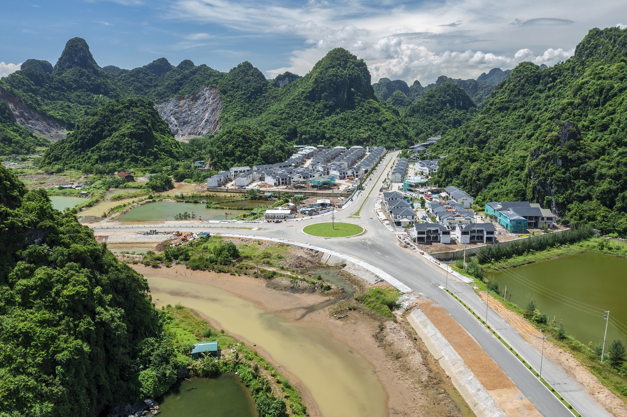 Quang Ninh quyet tam hoan thanh 3 du an giao thong lon trong nam 2021 hinh anh