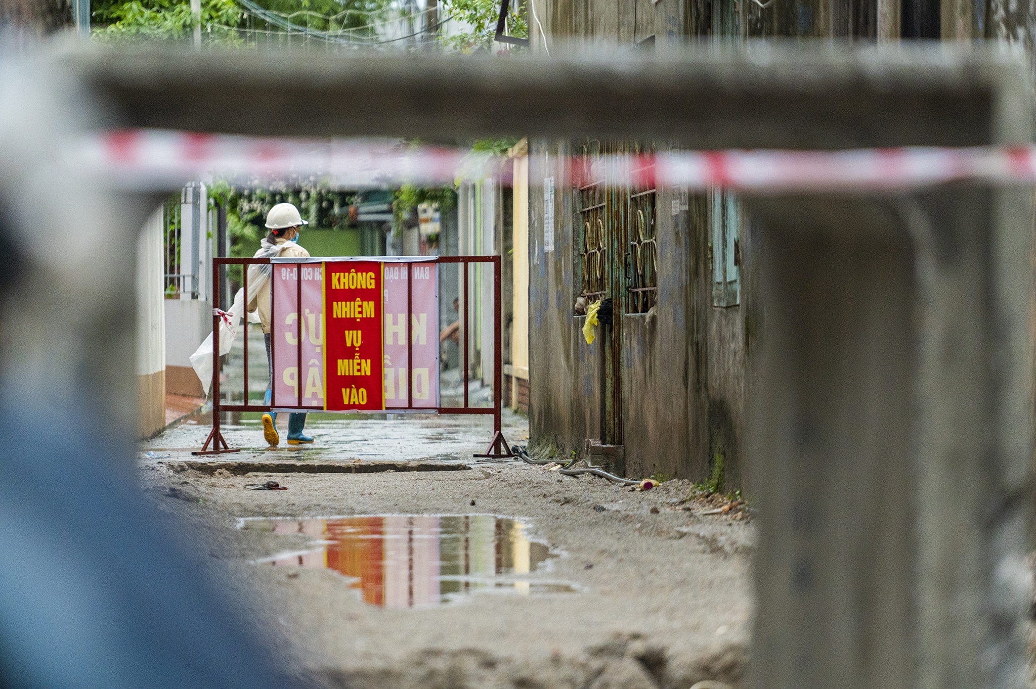 Du an o Ha Long thi cong cham tien do,  mua 20 phut la lut anh 10