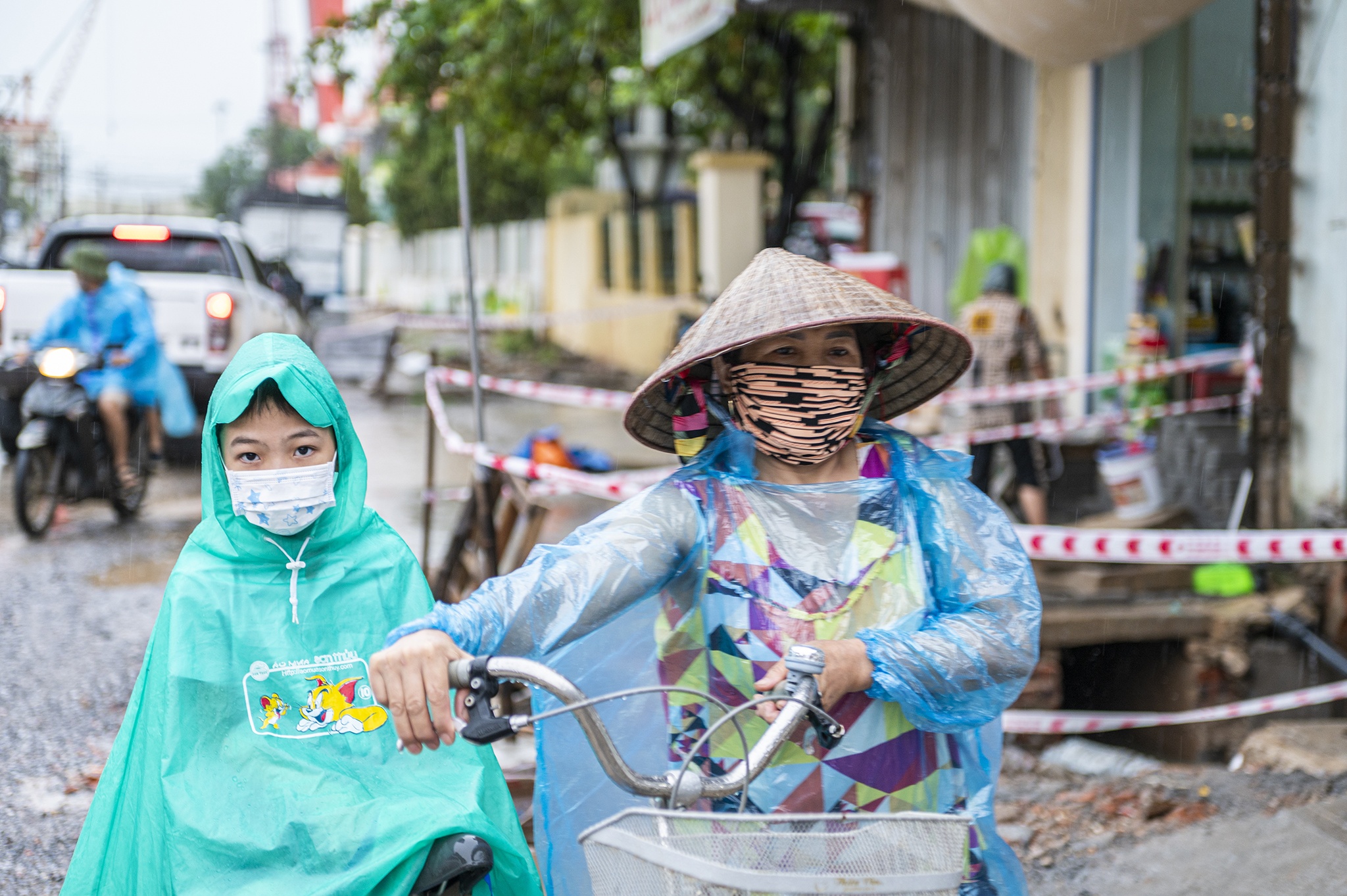 Du an o Ha Long thi cong cham tien do,  mua 20 phut la lut anh 7