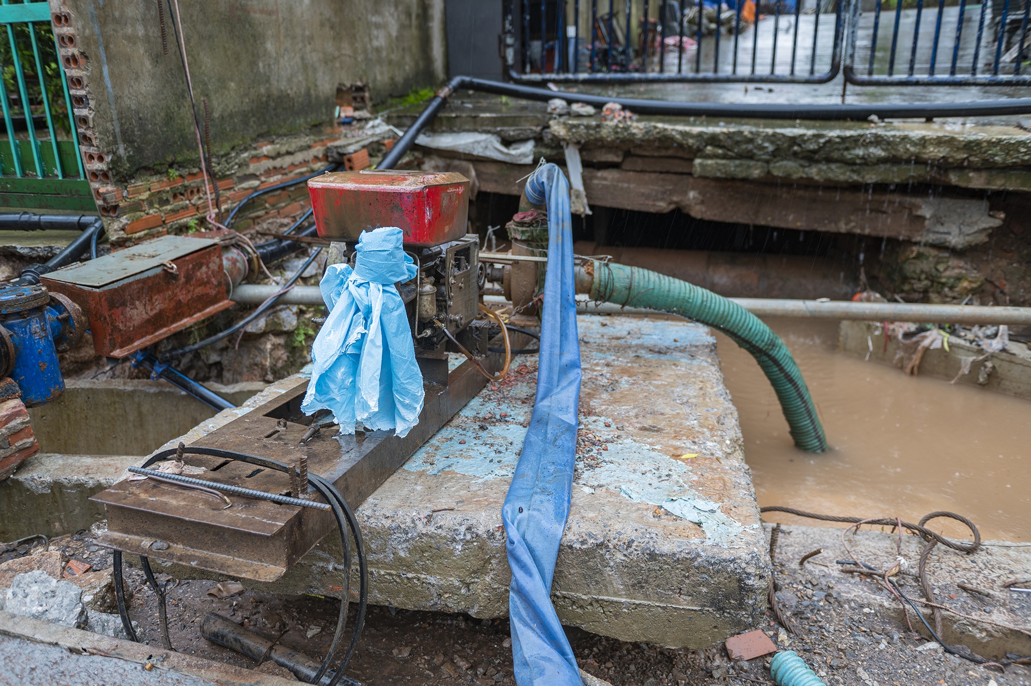 Du an o Ha Long thi cong cham tien do,  mua 20 phut la lut anh 5