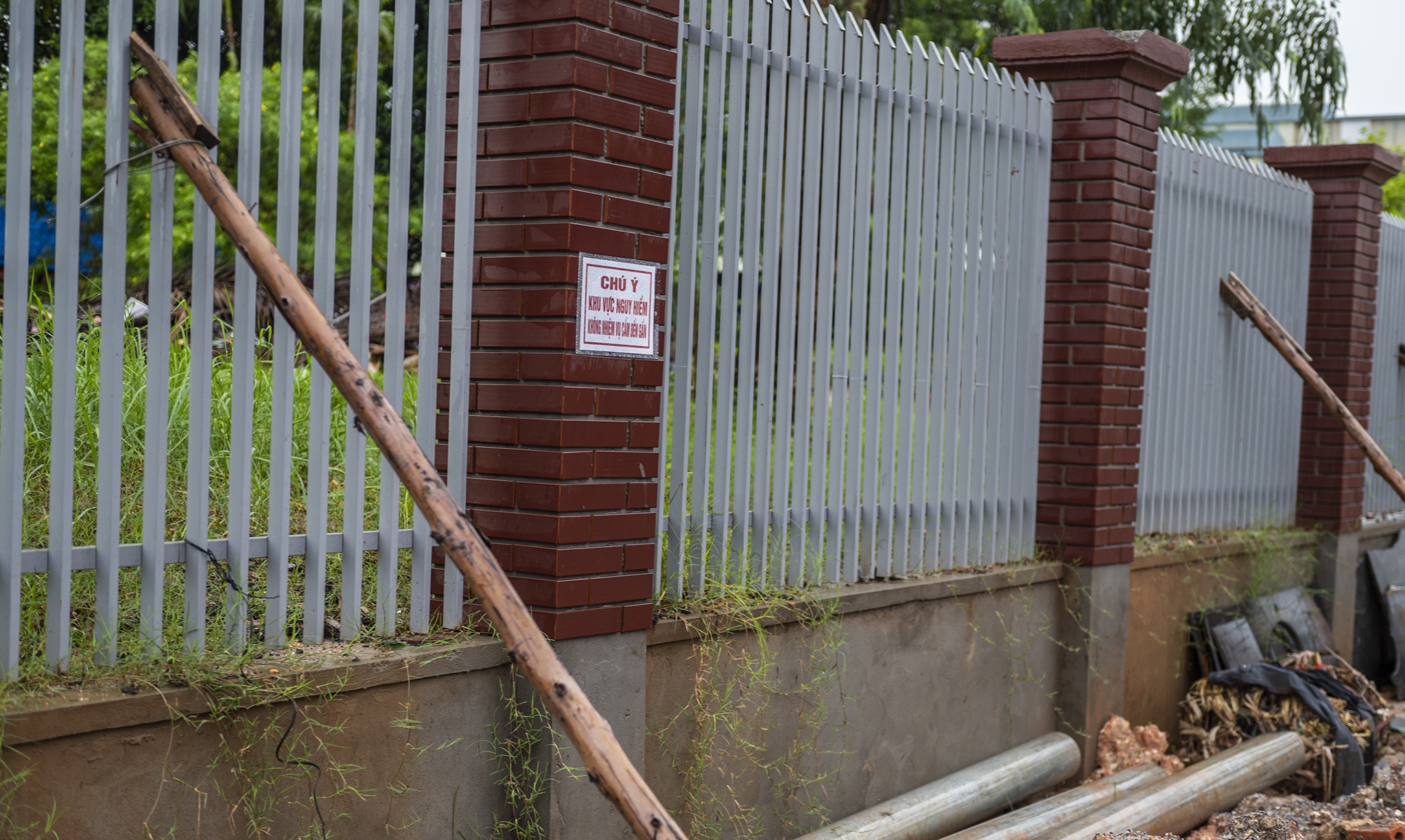 Du an o Ha Long thi cong cham tien do,  mua 20 phut la lut anh 9