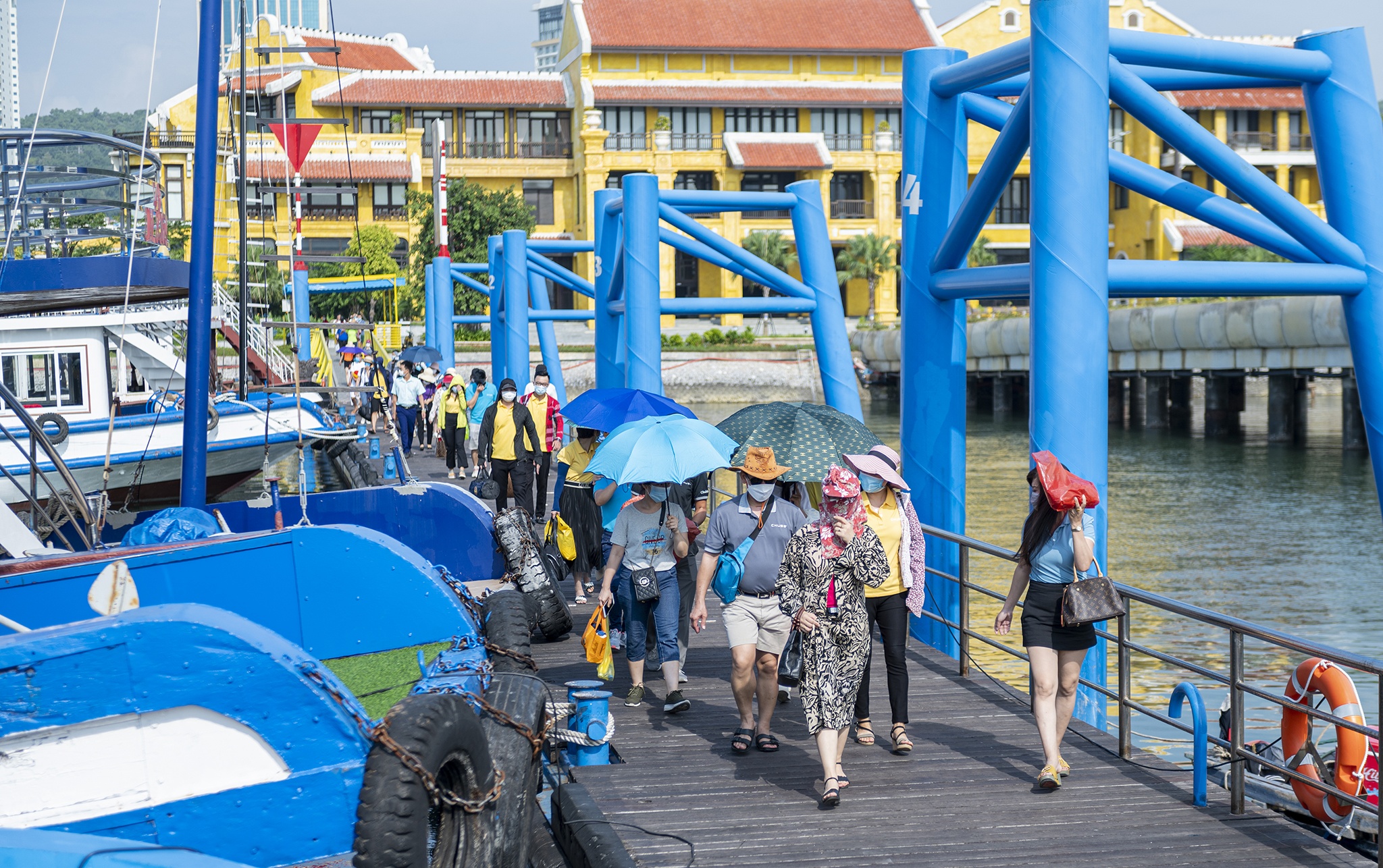Vịnh Hạ Long đón hơn 1.000 du khách tham quan ảnh 8 Vinh Ha Long don hon 1.000 du khach tham quan anh 8