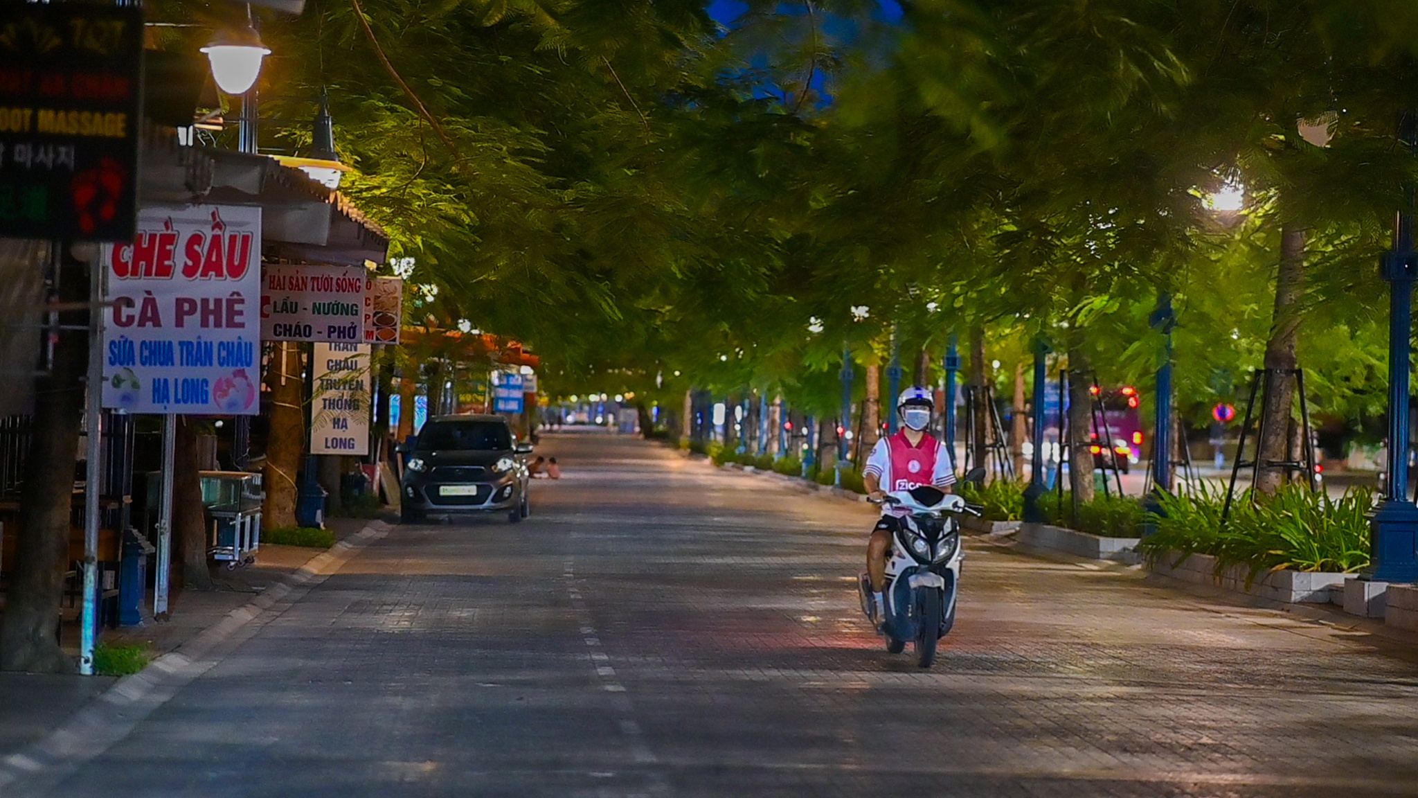 Du lich Ha Long dan phuc hoi hinh anh