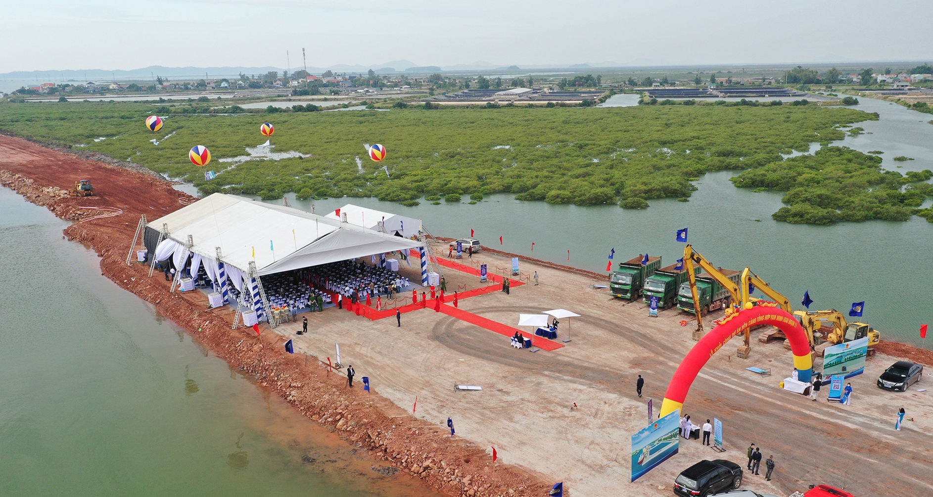 Quang Ninh khoi cong du an cang bien, dien khi gan 50.000 ty dong hinh anh