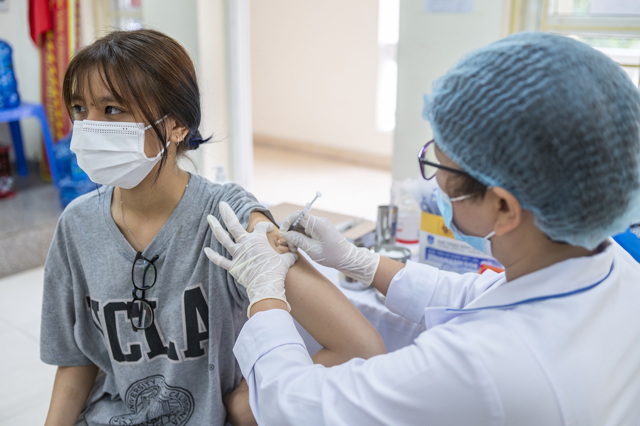 tiêm phủ vaccine cho người nguy cơ cao trước trẻ em ảnh 2 tiem phu vaccine cho nguoi nguy co cao truoc tre em anh 2