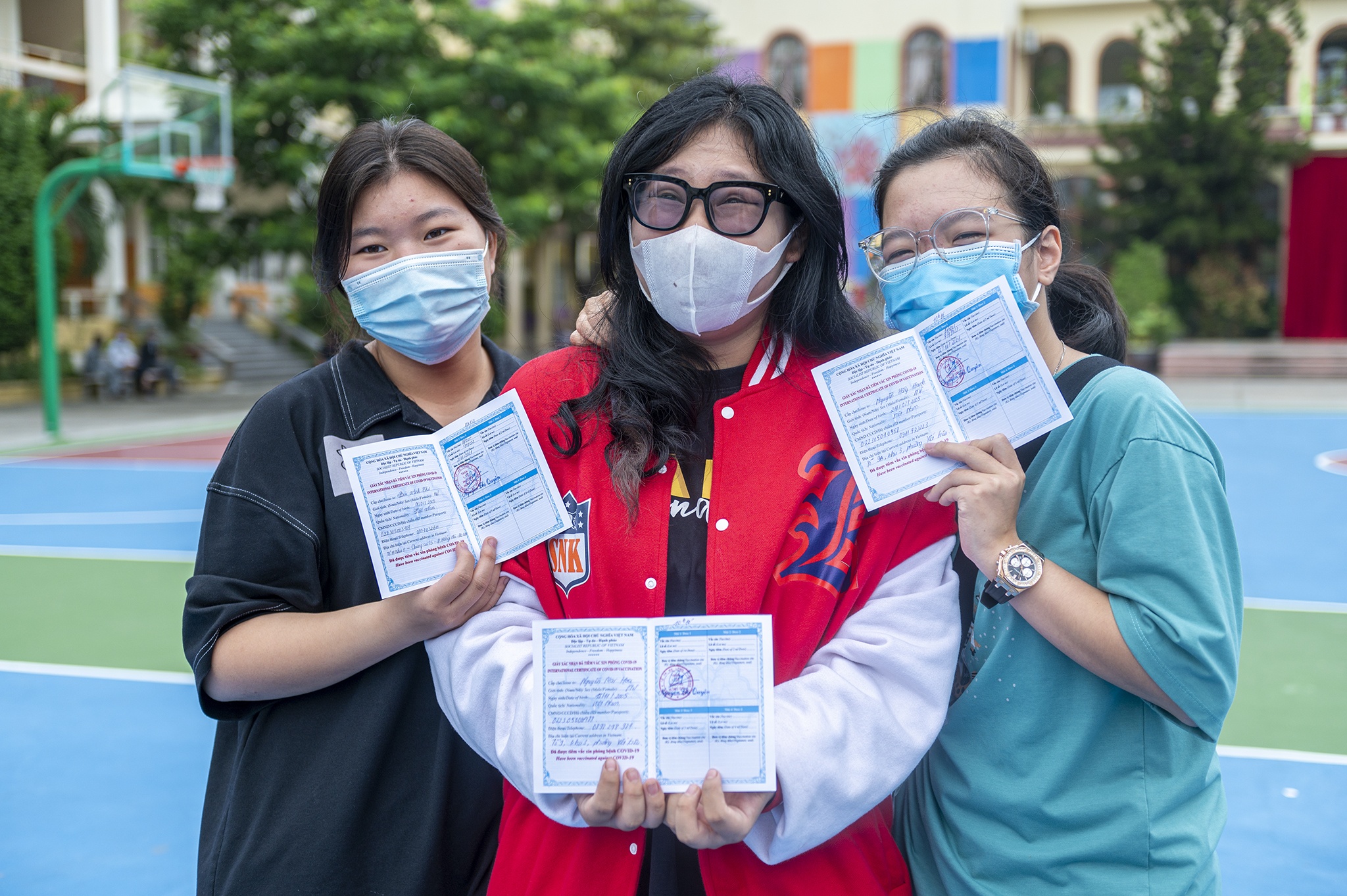 Tiem vaccine Covid-19 cho hoc sinh o Ha Long hinh anh