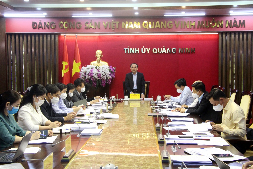 Bi thu, Chu tich huyen Co To bi dinh chi cong tac hinh anh