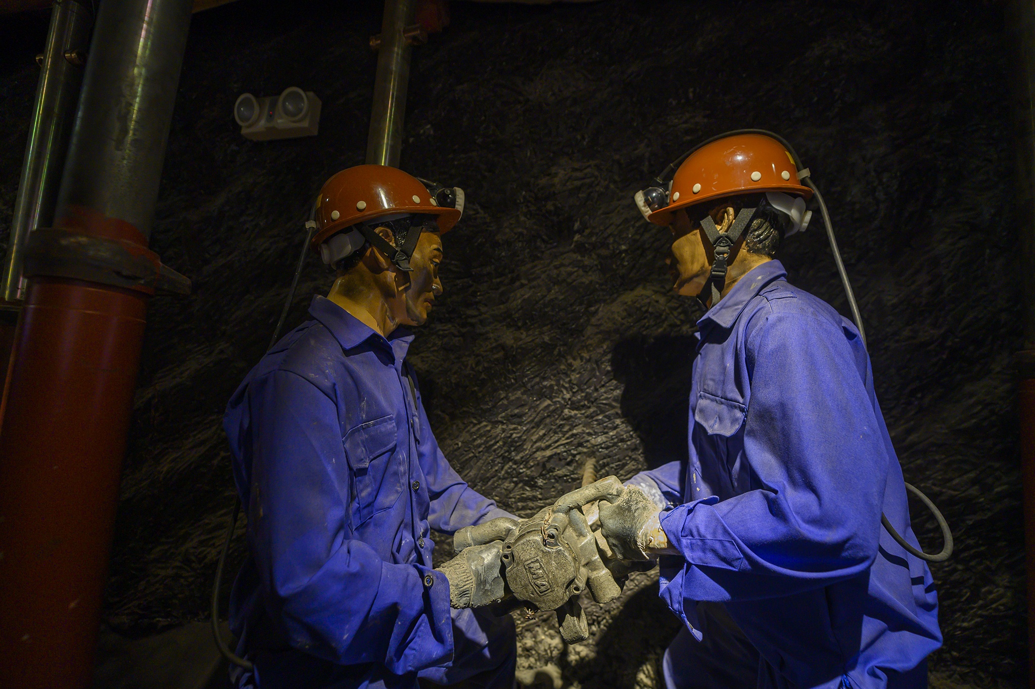 Quang Ninh,  vung mo,  hon gai,  nganh than,  Ha Long,  Hon Gai,  thuc dan Phap,  hien vat,  cong nhan,  cong nhan vung mo anh 10