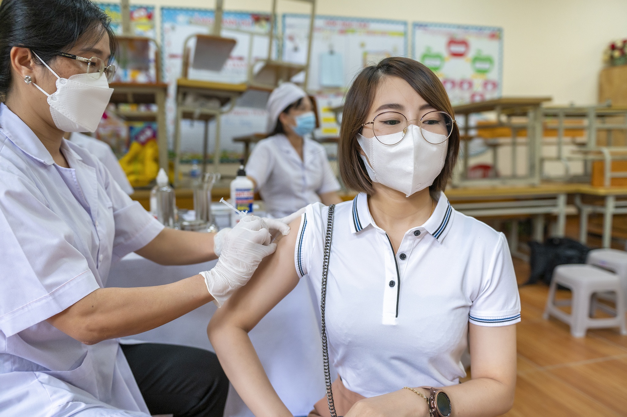 Quang Ninh,  thu  ngan sach,  GRDP,  xuat nhap khau,  dau tu,  hang hoa,  kinh doanh,  GDP,  tang truong,  thu nhap nguoi dan anh 2