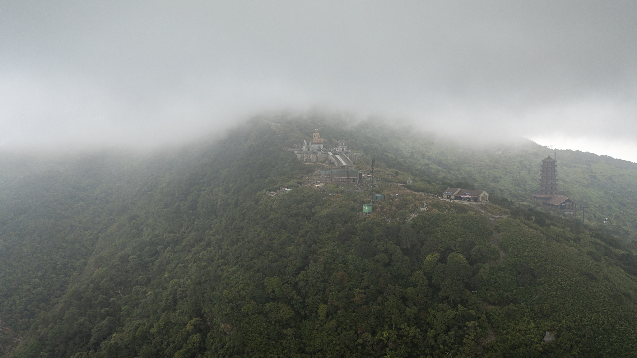 Yen Tu,  Uong Bi,  Quang Ninh,  chua Yen Tu,  chua Dong,  di tich Yen Tu,  hang luu niem,  bay ban,  du khach anh 1