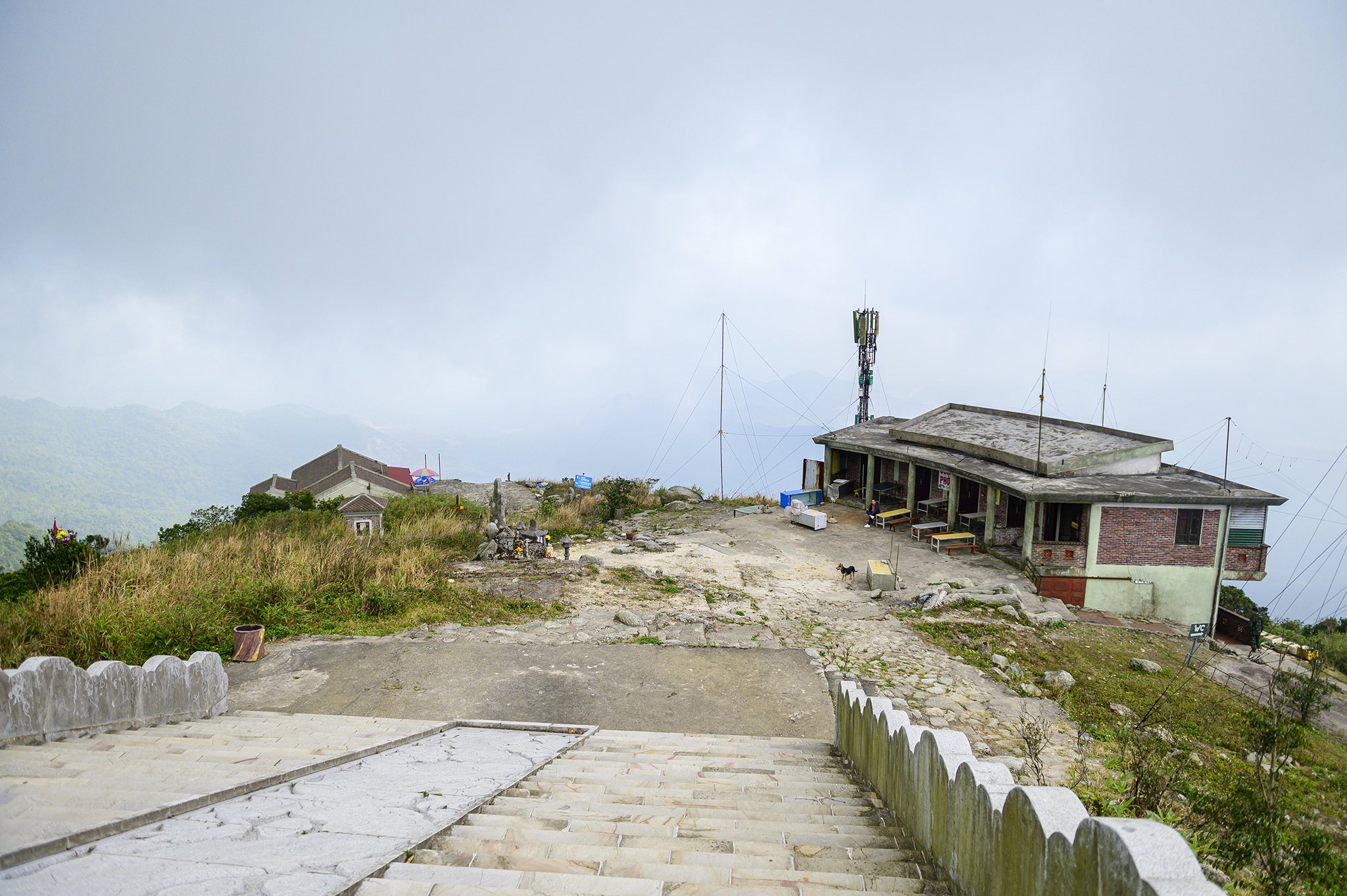 Yen Tu,  Uong Bi,  Quang Ninh,  chua Yen Tu,  chua Dong,  di tich Yen Tu,  hang luu niem,  bay ban,  du khach anh 4