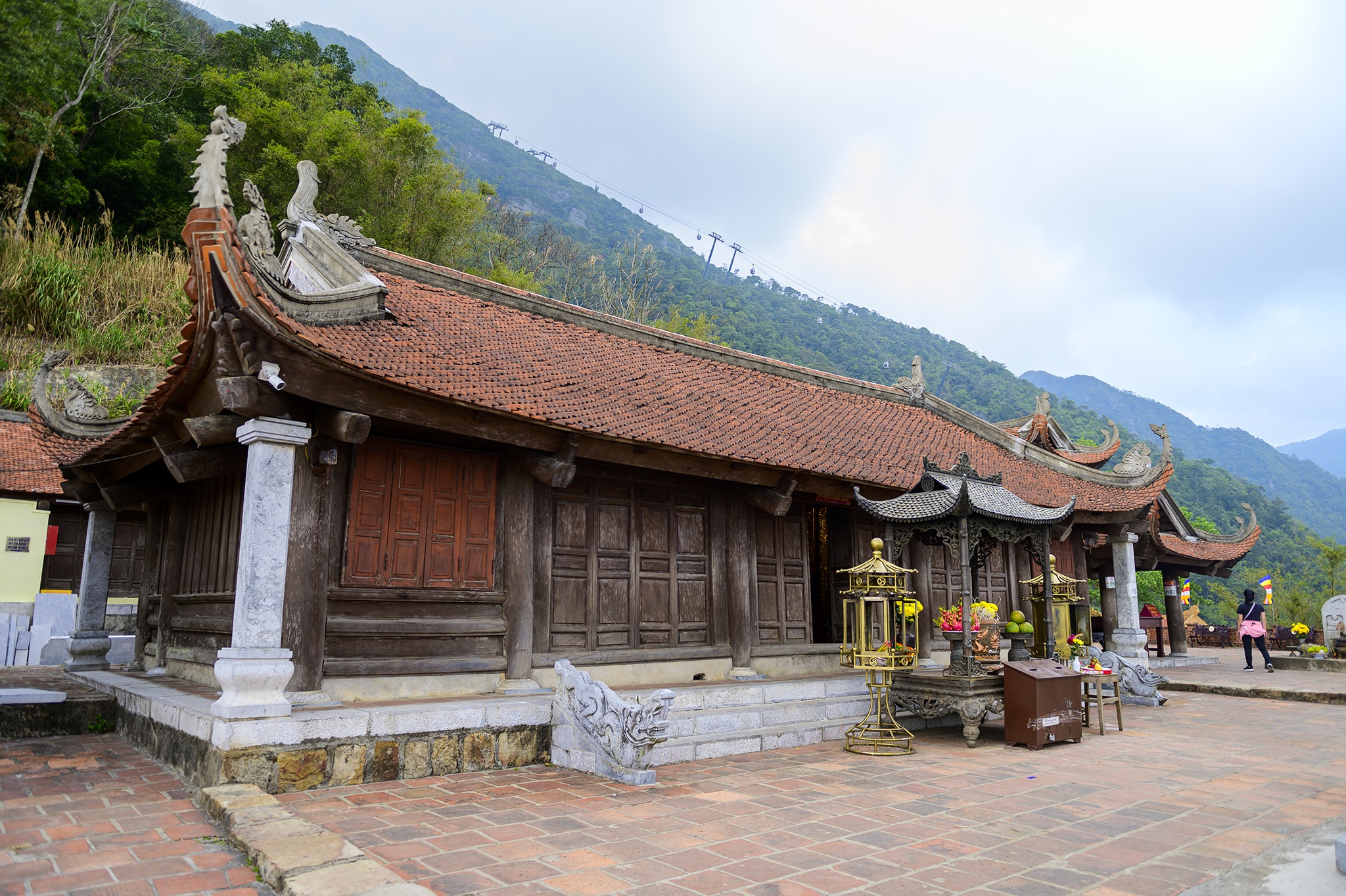 Yen Tu,  Uong Bi,  Quang Ninh,  chua Yen Tu,  chua Dong,  di tich Yen Tu,  hang luu niem,  bay ban,  du khach anh 10