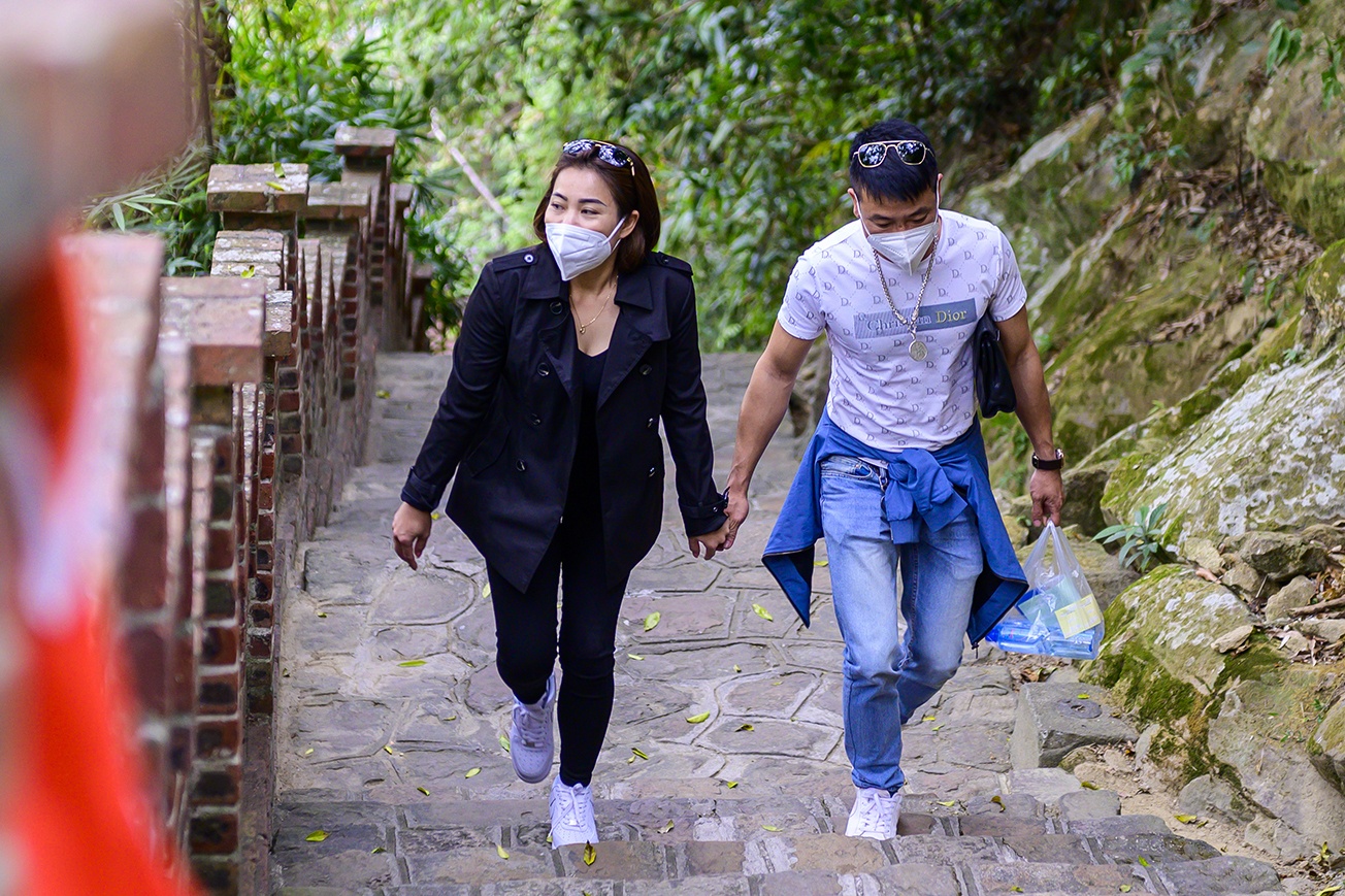 Dinh Yen Tu vang ve dip gan Tet hinh anh