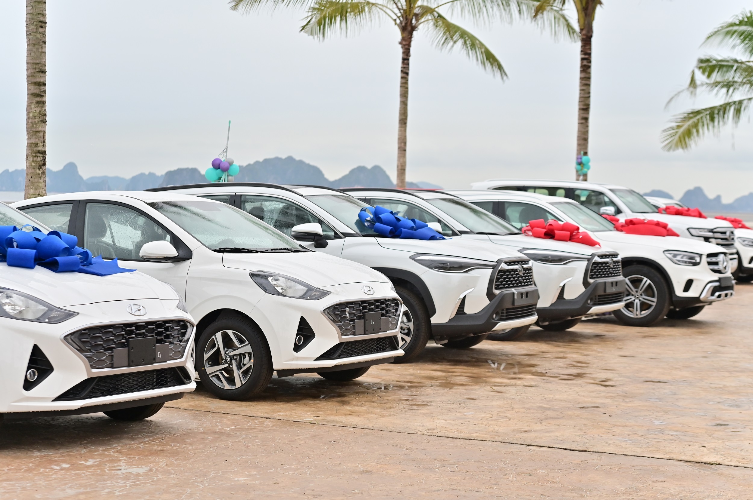 Mot doanh nghiep o Quang Ninh mua oto tri an doi tac, nhan vien hinh anh