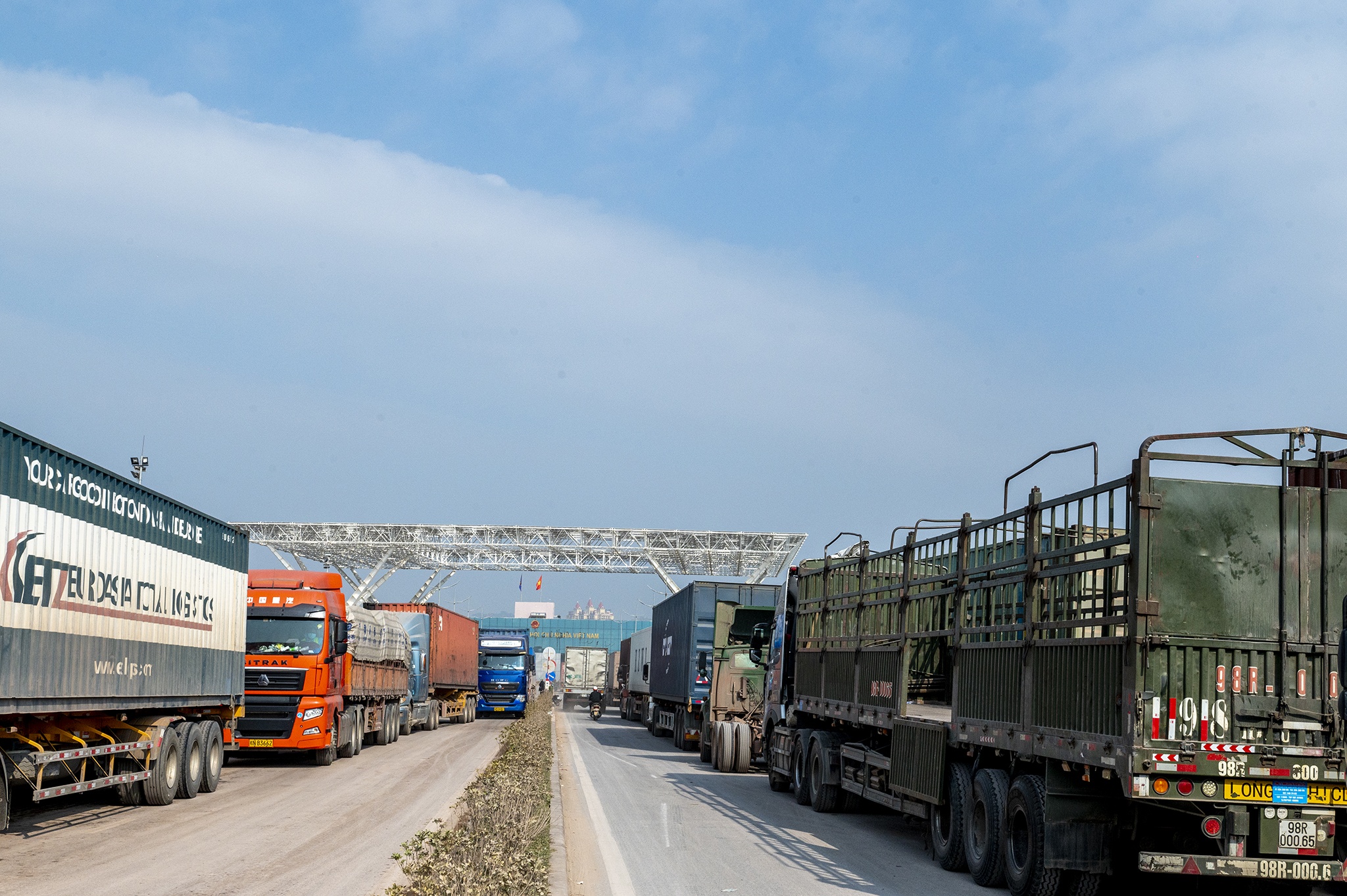 Quang Ninh thiet lap vung xanh, giai cuu hang hoa xong truoc Tet hinh anh